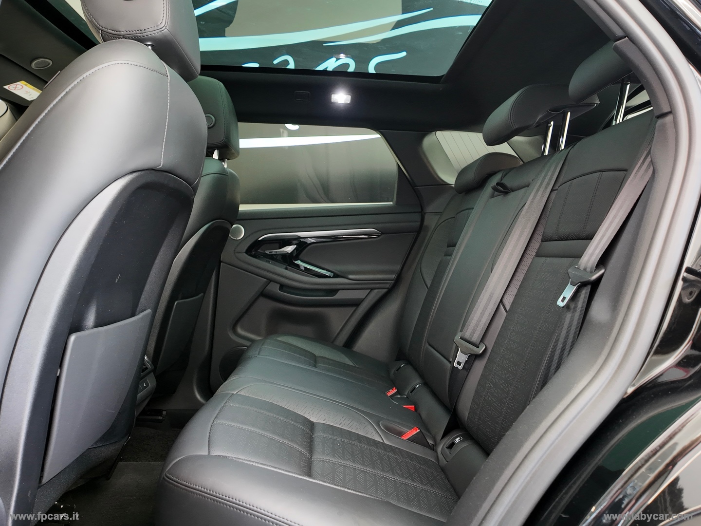 RR Evoque 2.0D I4 204 CV AWD Aut R-D.HSE - immagine 23