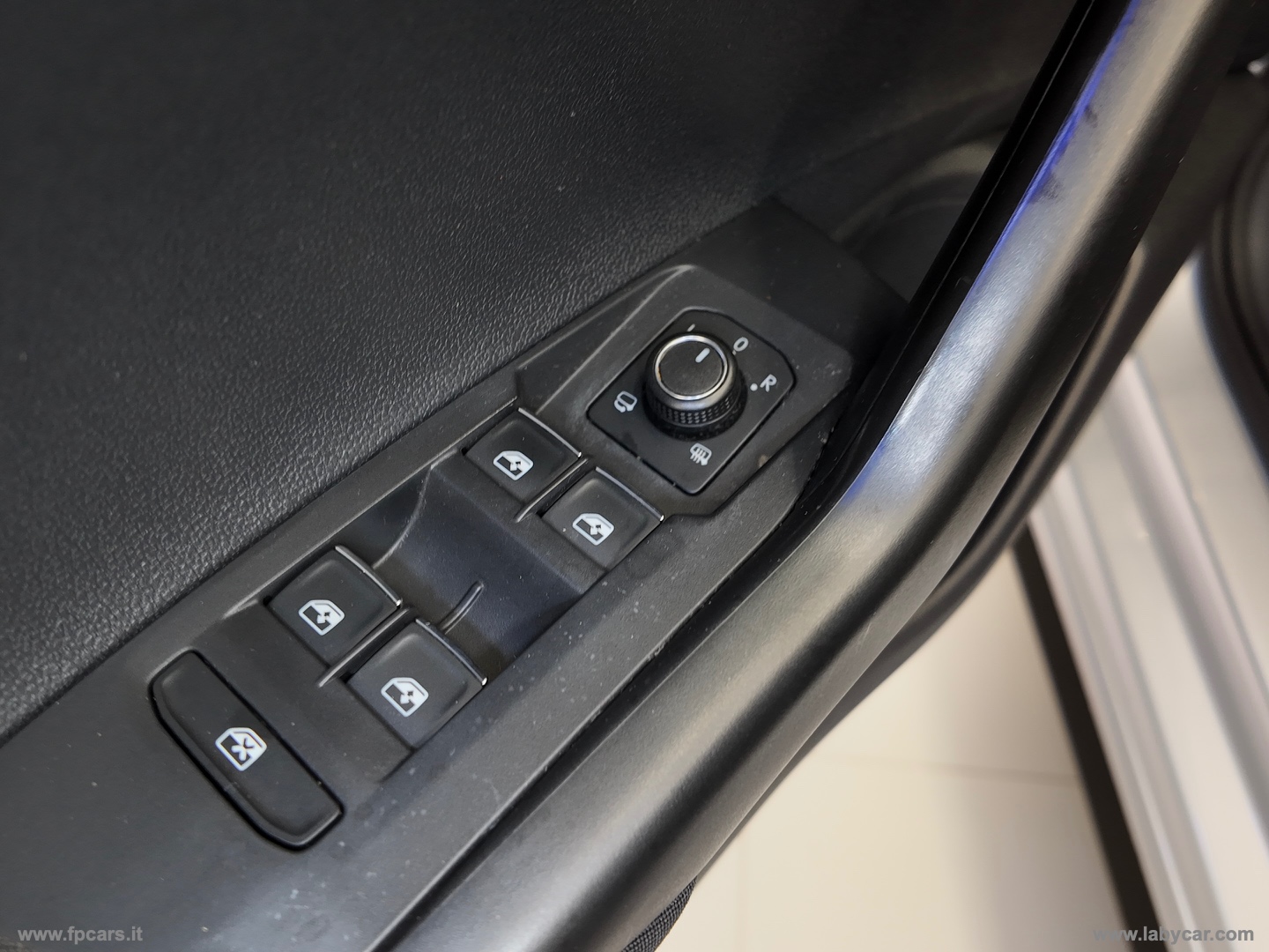 Polo 1.0 TSI 115 CV DSG R-Line - immagine 23