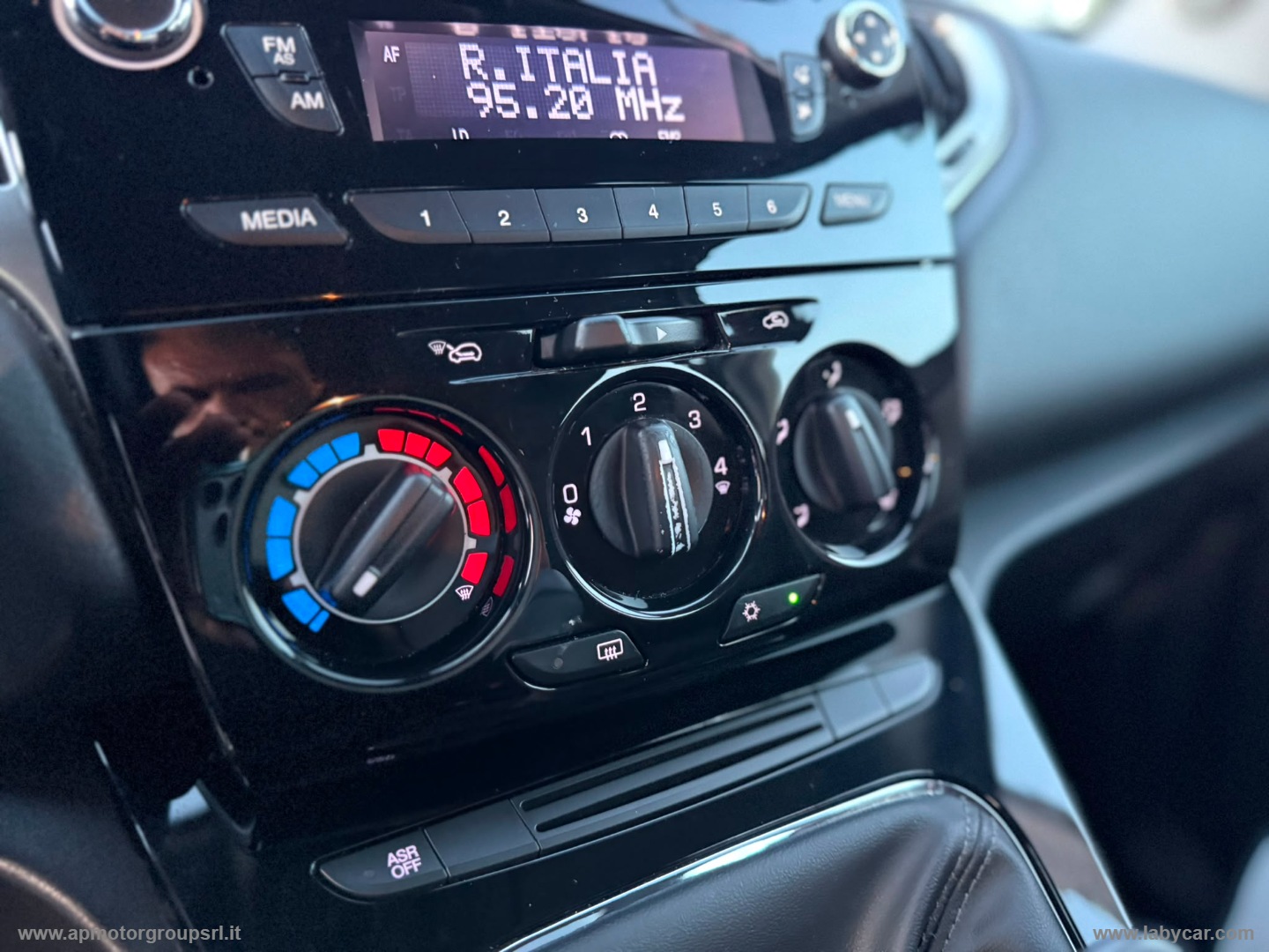 Ypsilon 0.9 T.Air 85CV 5p. Met.Ec. Gold - immagine 23
