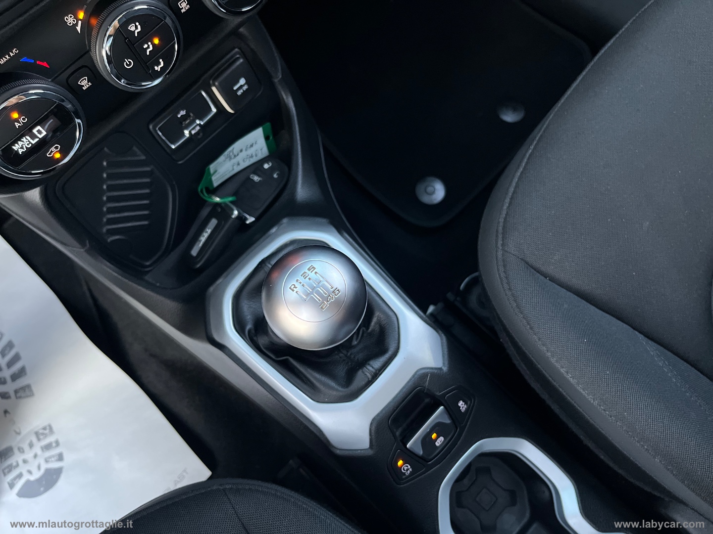Renegade 1.6 Mjt 120CV Limited TETTO APRIBILE - immagine 23