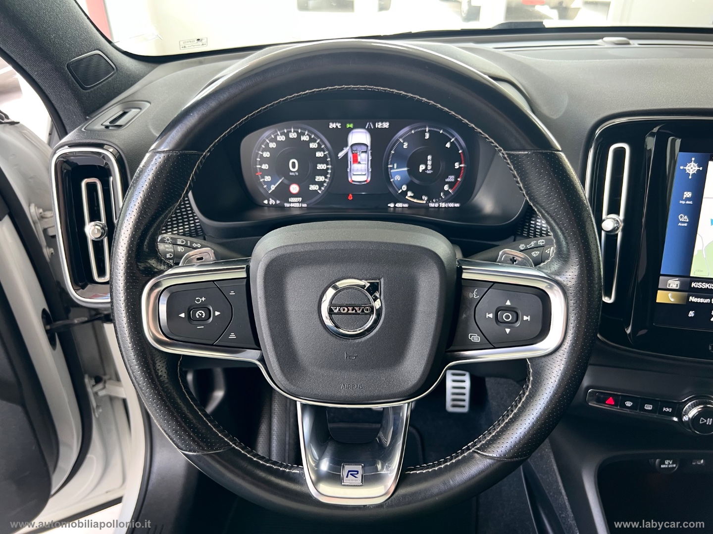 XC40 D3 R-design - immagine 23