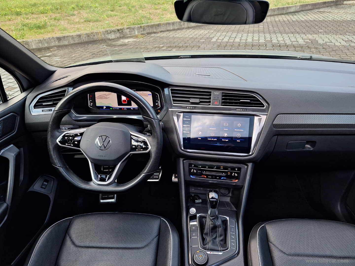 Tiguan Allsp. 4MOTION R-LINE TETTO PELLE - immagine 23