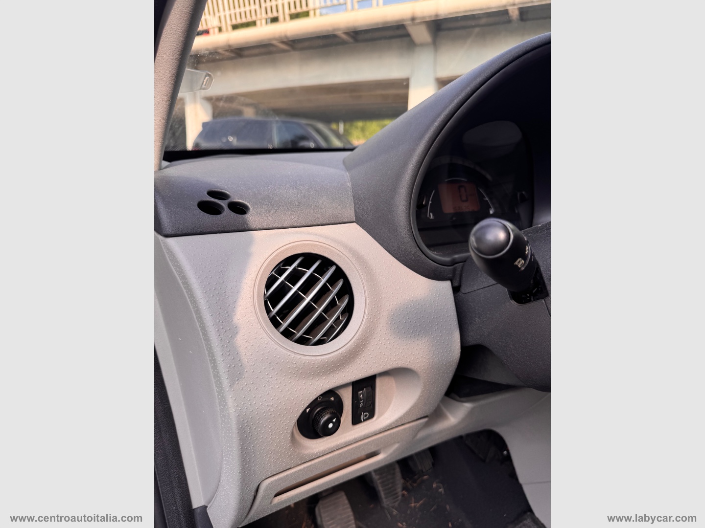 C3 1.4 HDi 70CV Exclusive - immagine 23