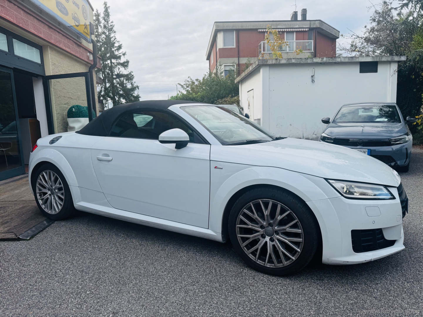 TT Roadster 2.0 TDI quattro S tr. S line - immagine 23