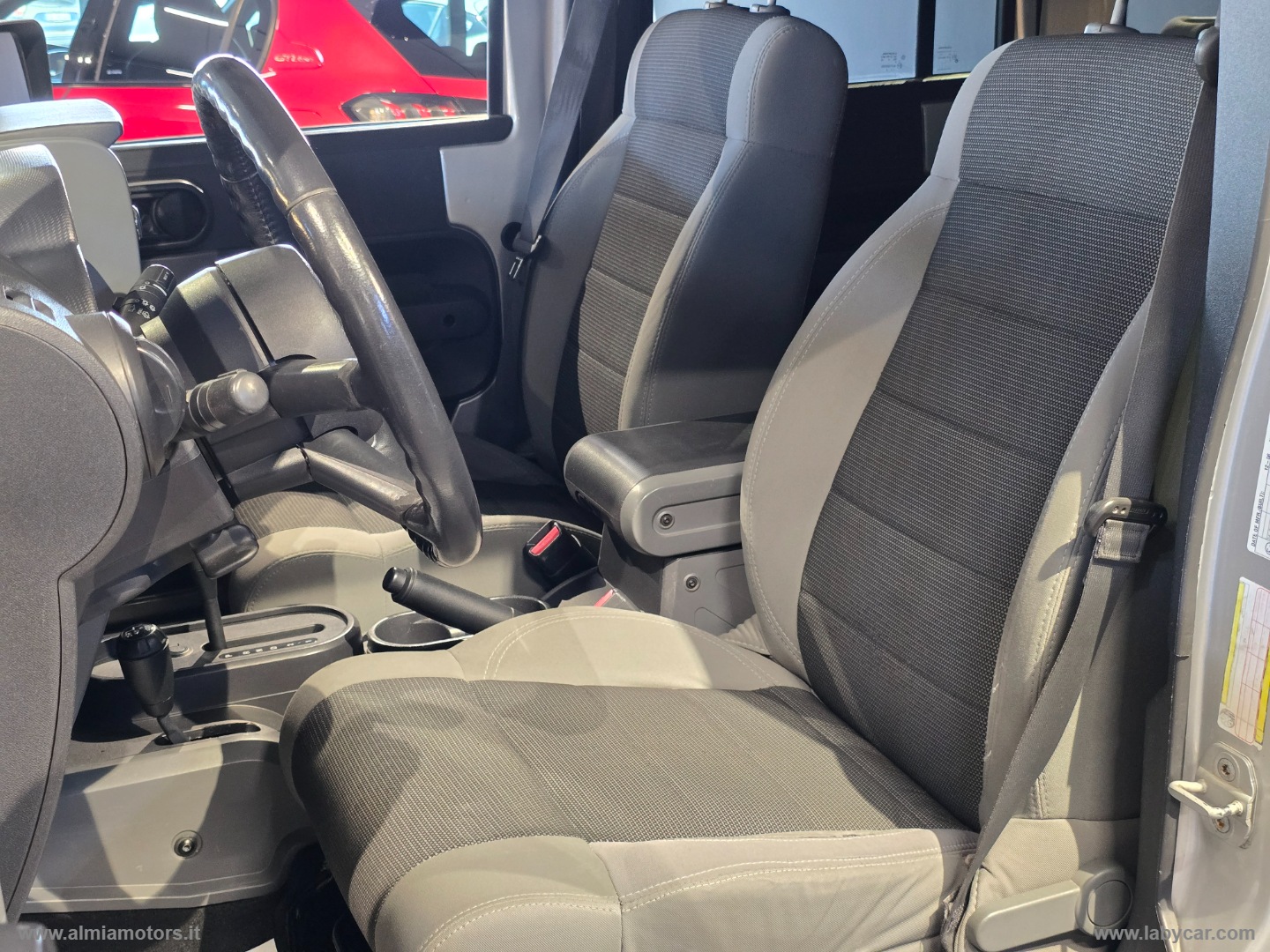 Wrangler Unlimited 2.8 CRD Sport Auto - immagine 23