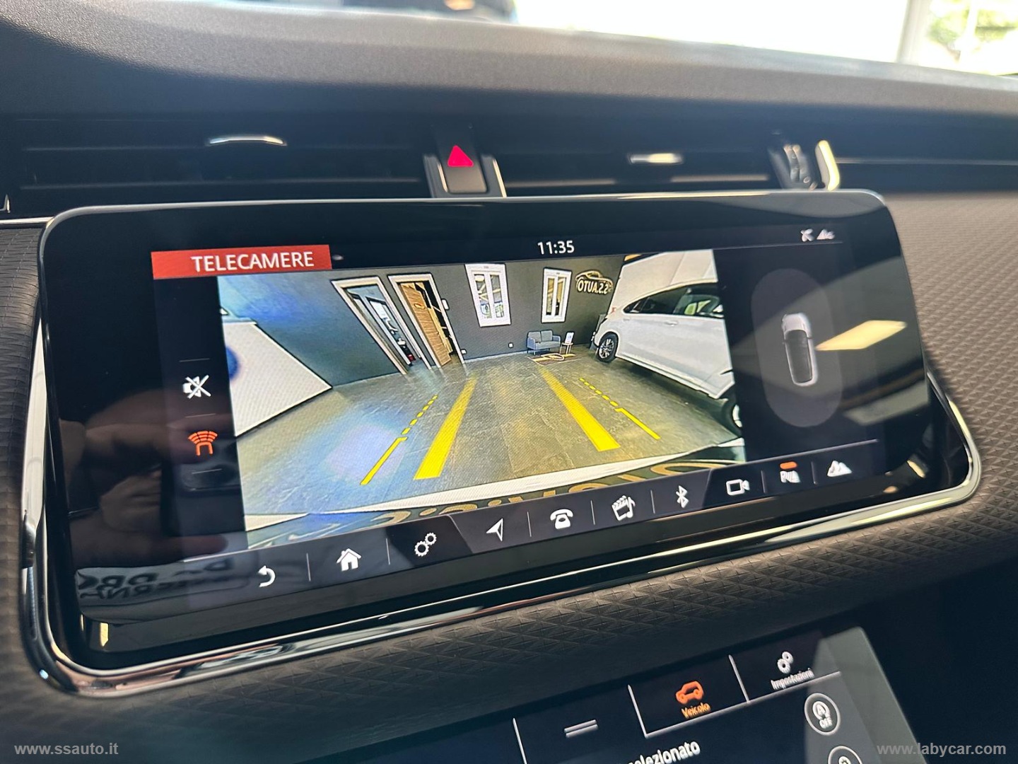 RR Evoque 2.0D L.Flw 150 AWD R-Dyn.HSE TAGLIANDI CERTIFICATI!! - immagine 23