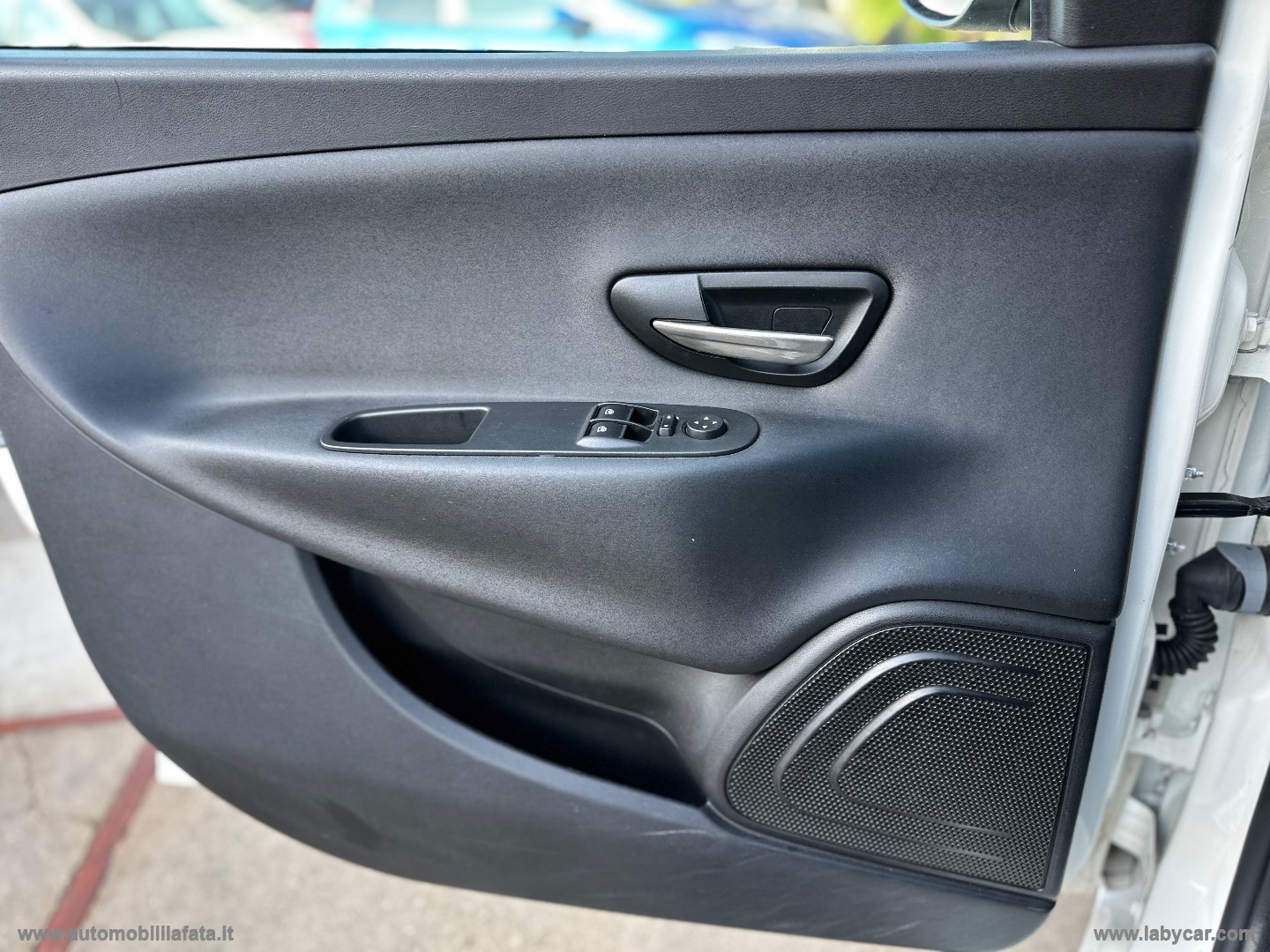 Ypsilon 1.0 FireFly 5p.S&S Hyb. Eco Gold HYBRID IDEALE PER NEOPATENTATI - immagine 23