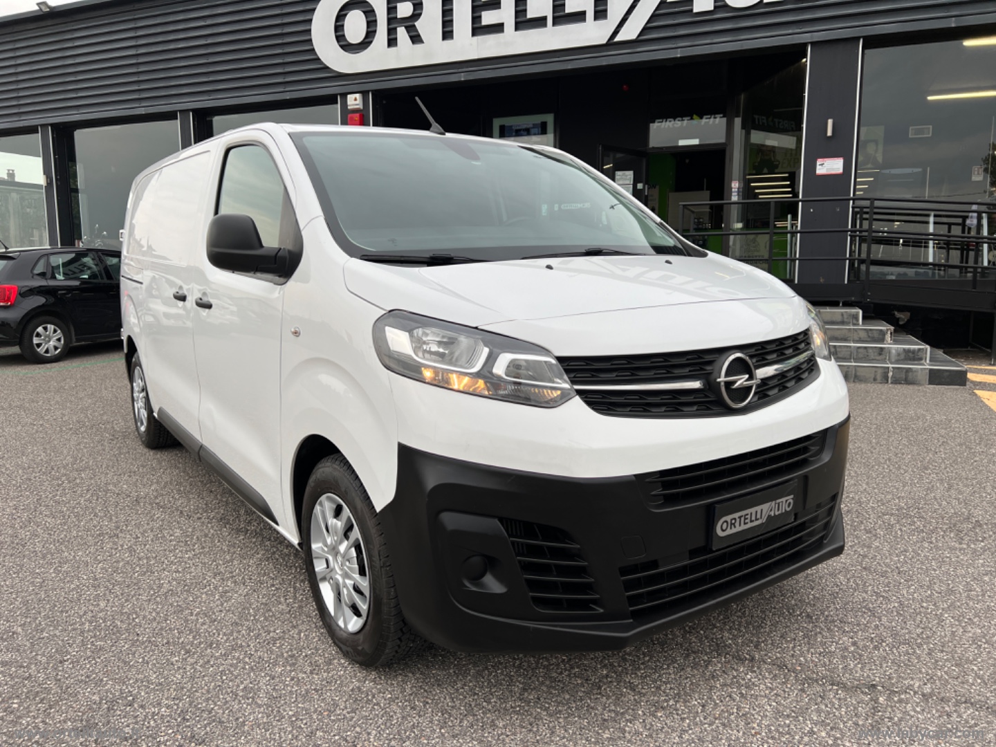 Vivaro 2.0D180S&S AT8 PL-TN M Fur. Enjoy + IVA - immagine 24