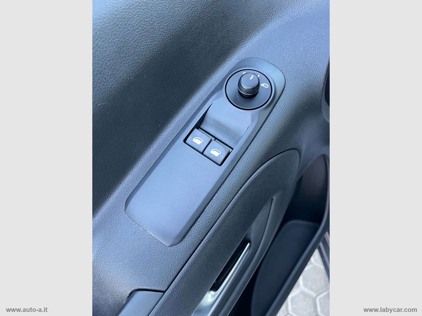 Berlingo BlueHDi 100 S&S SHINE TRASPORTO DISABILI - immagine 24