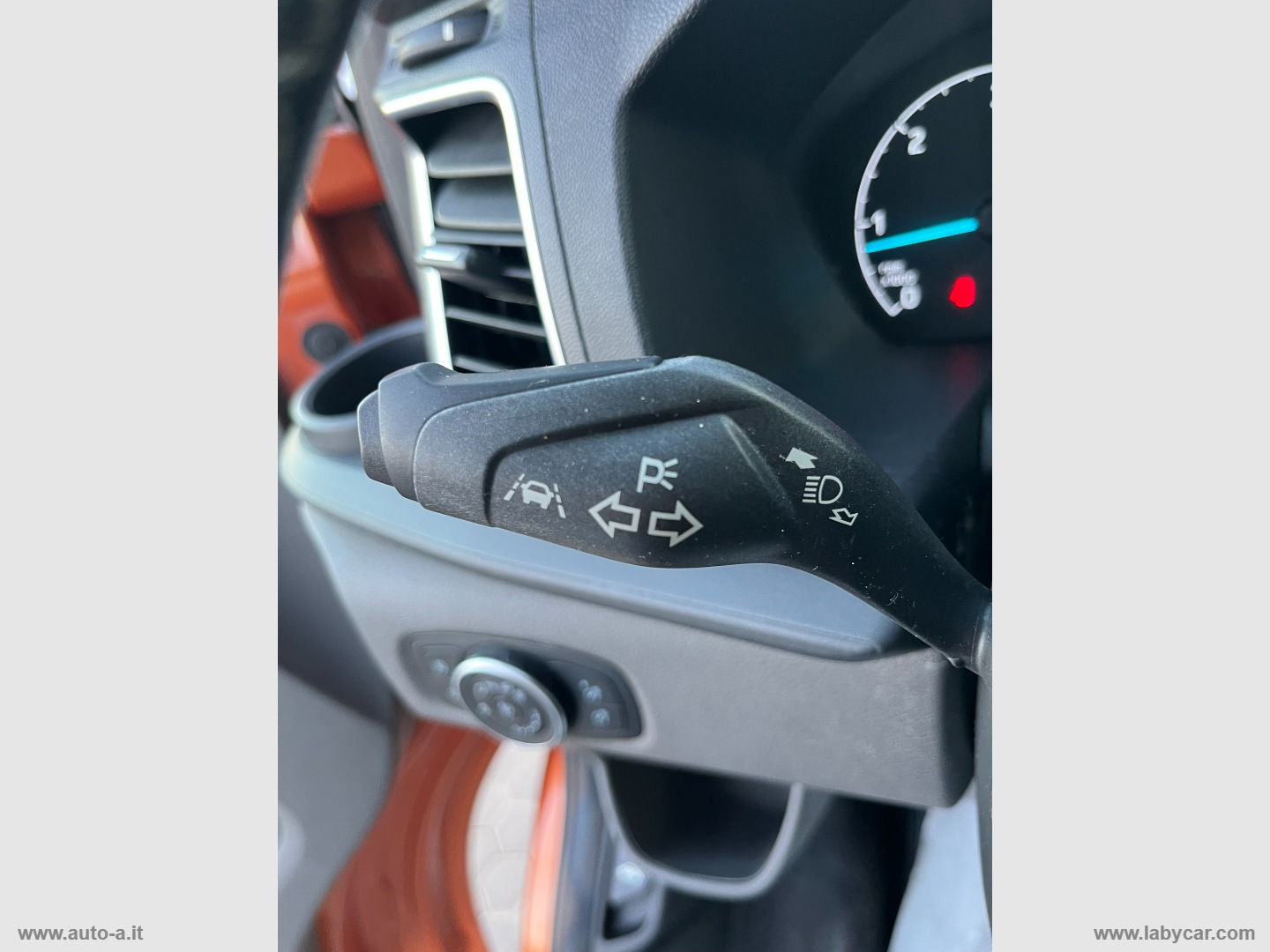 TRANSIT CUSTOM 2.0 TDCI 170 CV TITANIUM 5 POSTI - immagine 24