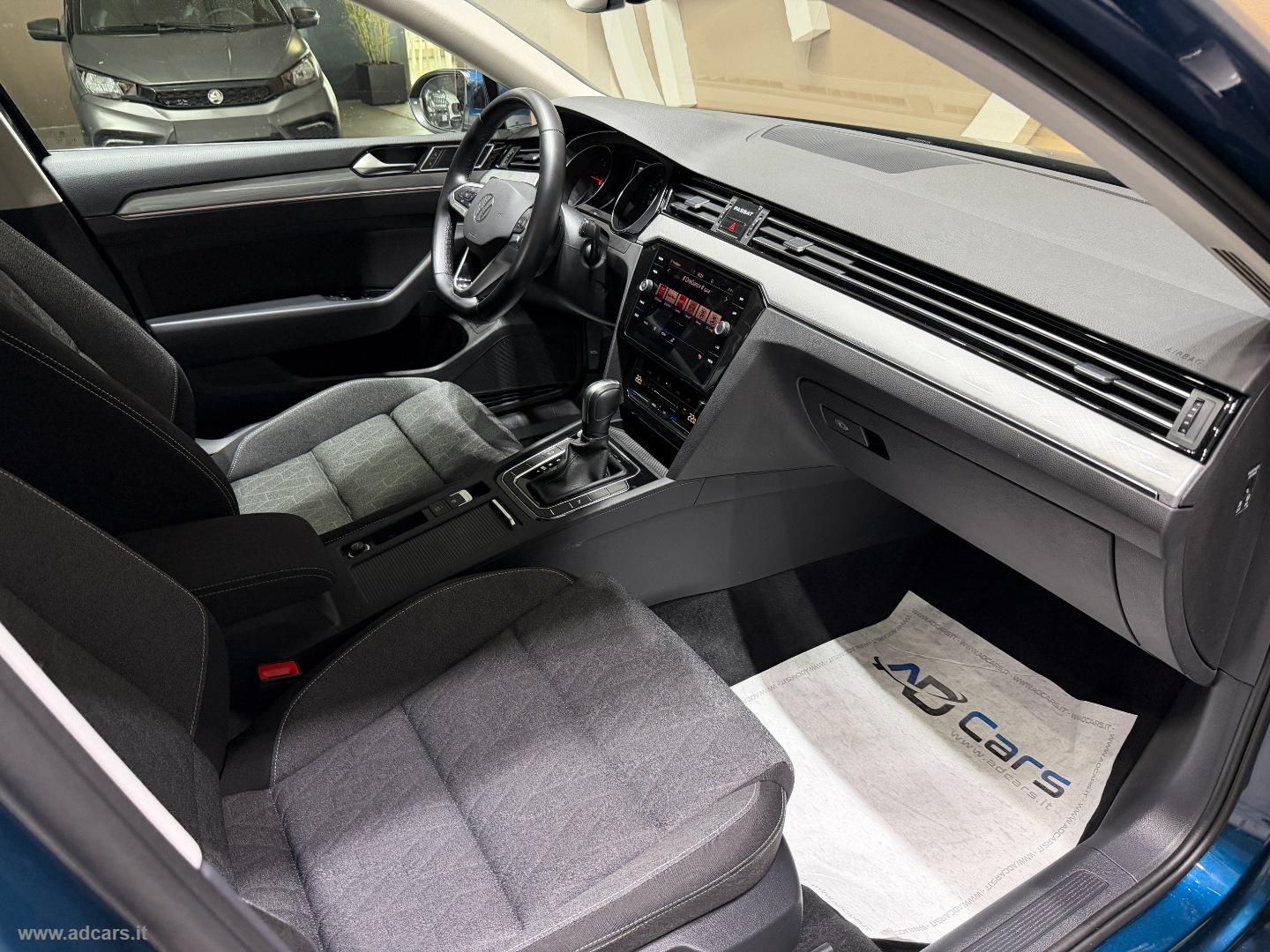 Passat Var. 2.0 TDI EVO DSG Business *CAMBIO AUT.*CLIMA 3 ZONE* - immagine 24