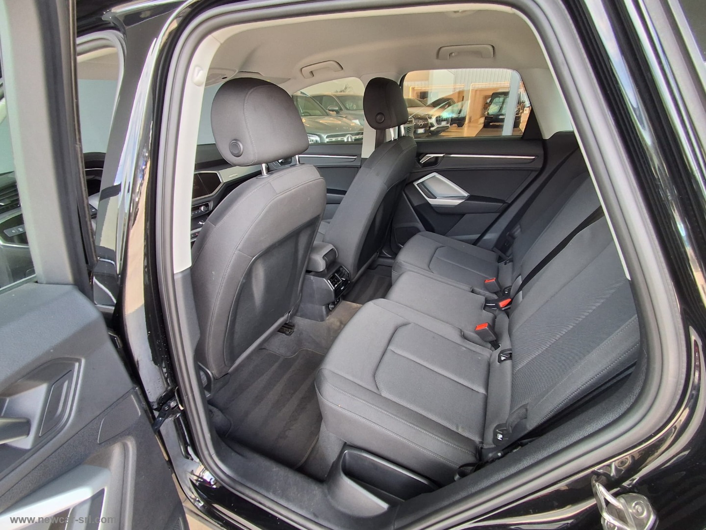 Q3 SPB 35 TDI S tronic Identity Black - immagine 24