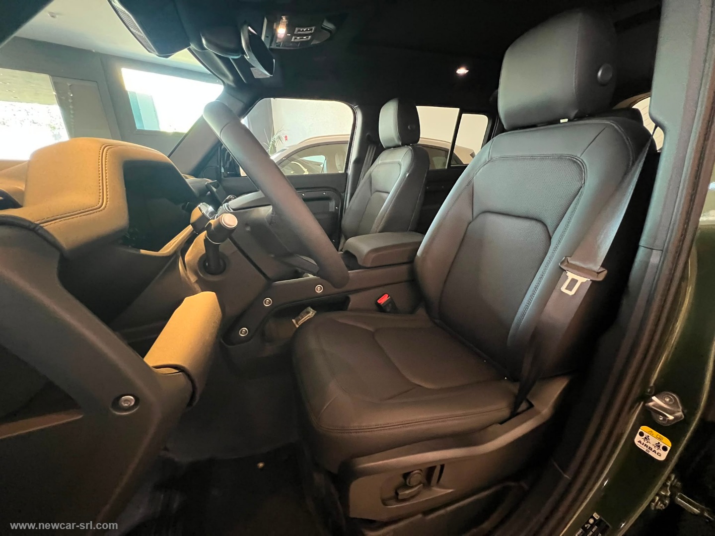 Defender 110 3.0D I6 250 AWD X-Dyn.SE N1 - immagine 24