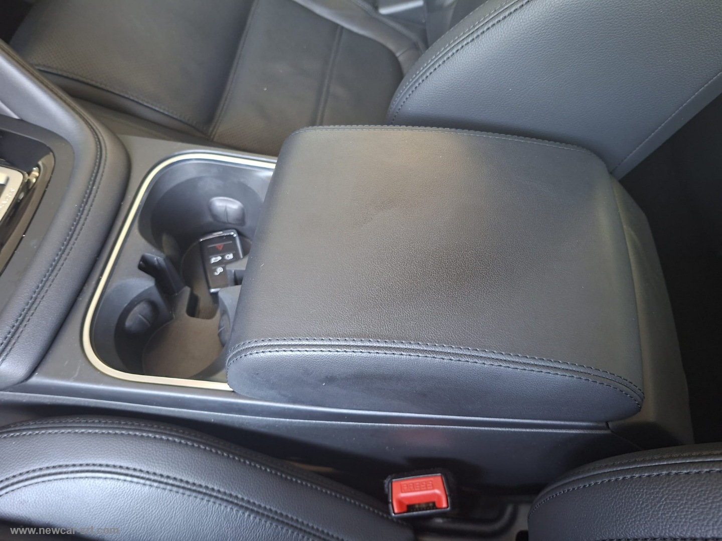 E-Pace 2.0D I4 163 CV AWD Auto - immagine 24