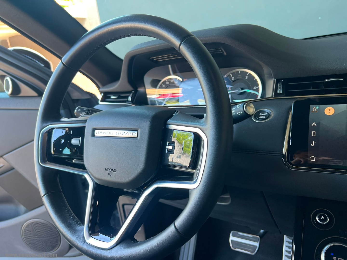 RR Evoque 2.0D I4 163 CV AWD Auto R-D.SE - immagine 24