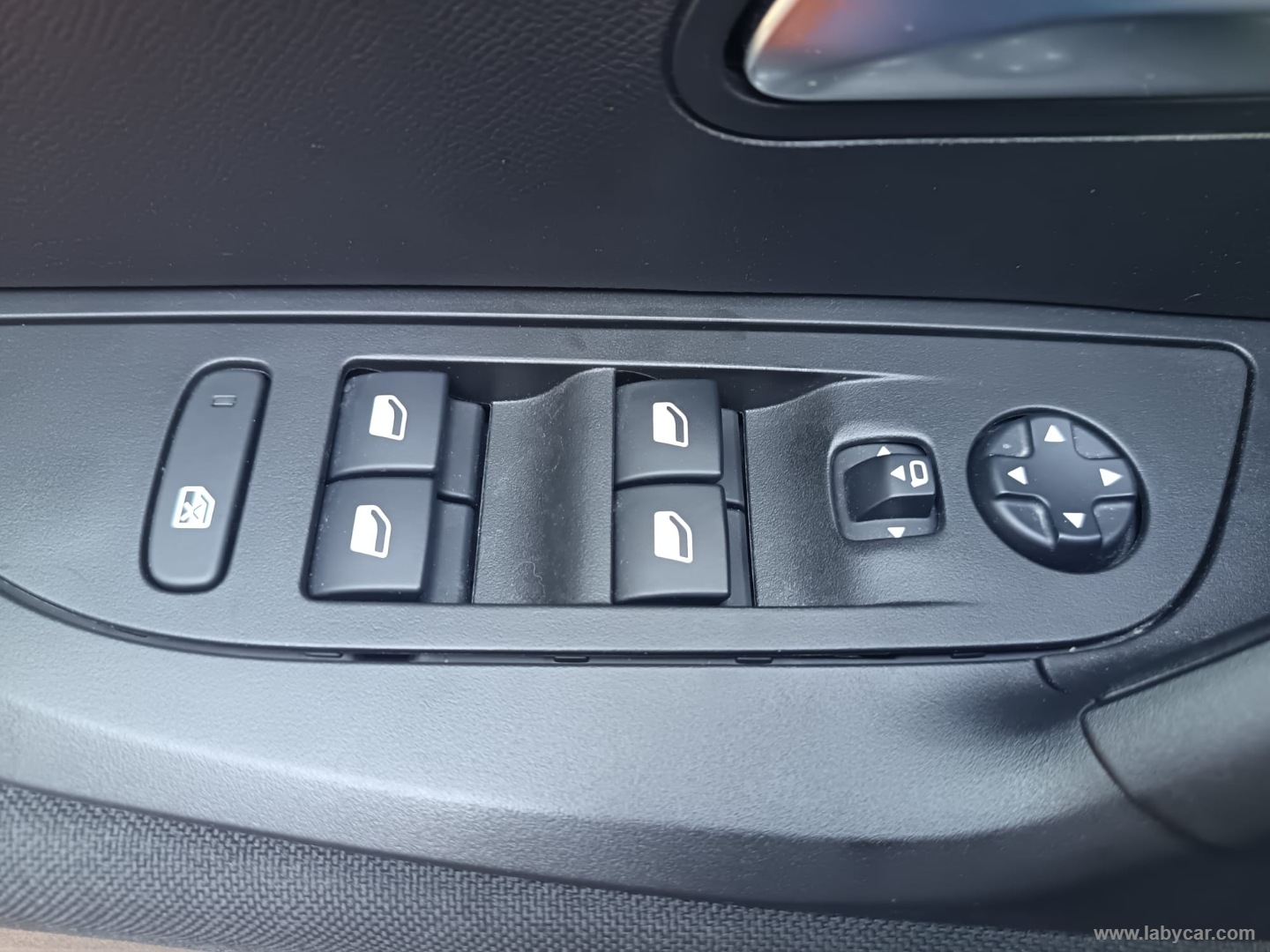 Peugeot 2008 BlueHDi 110 S&S Active - Immagine 24