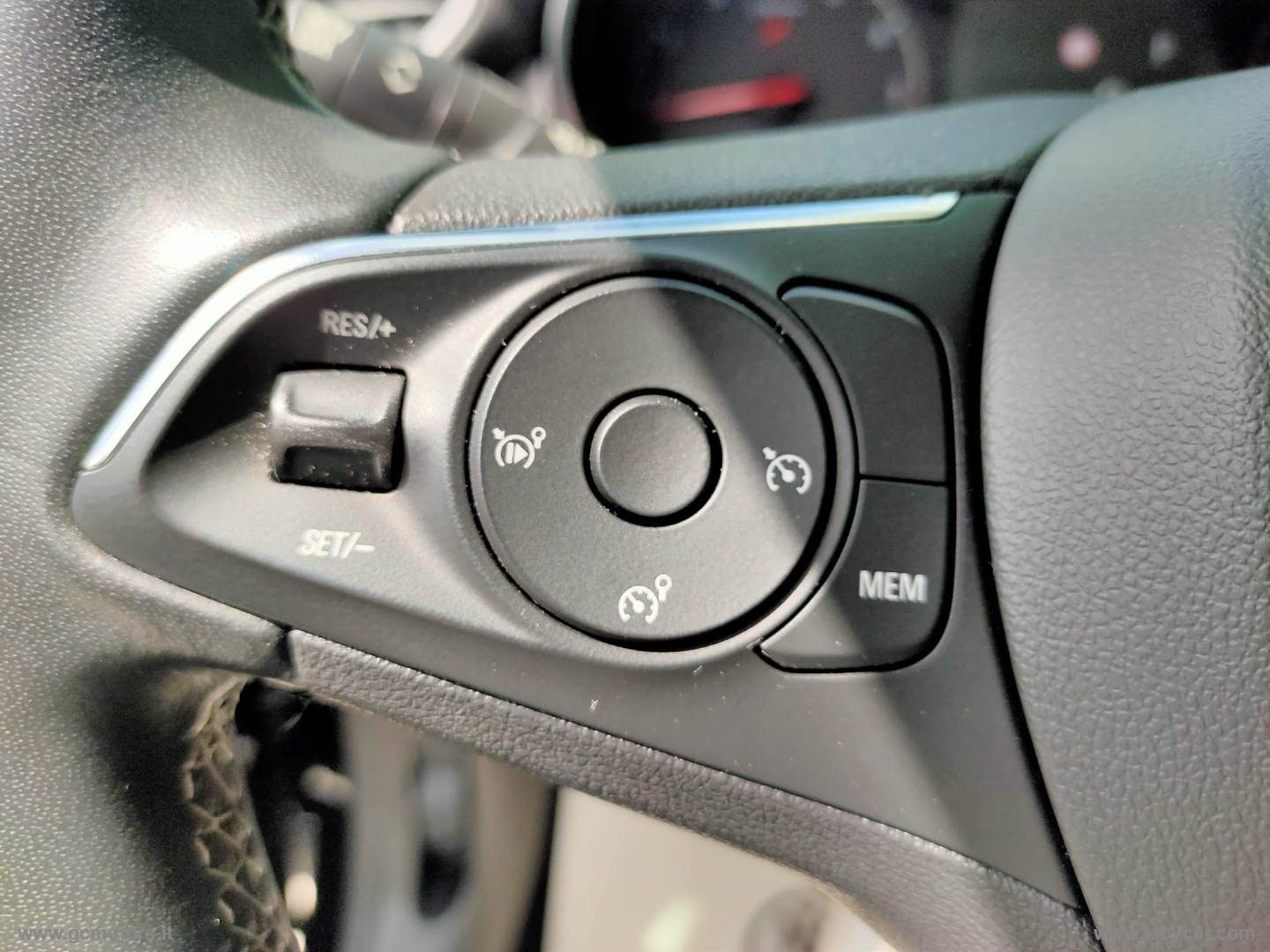 Opel Crossland Crossland 1.2 T. 12V 130CV aut.S&S Eleg. - Immagine 24