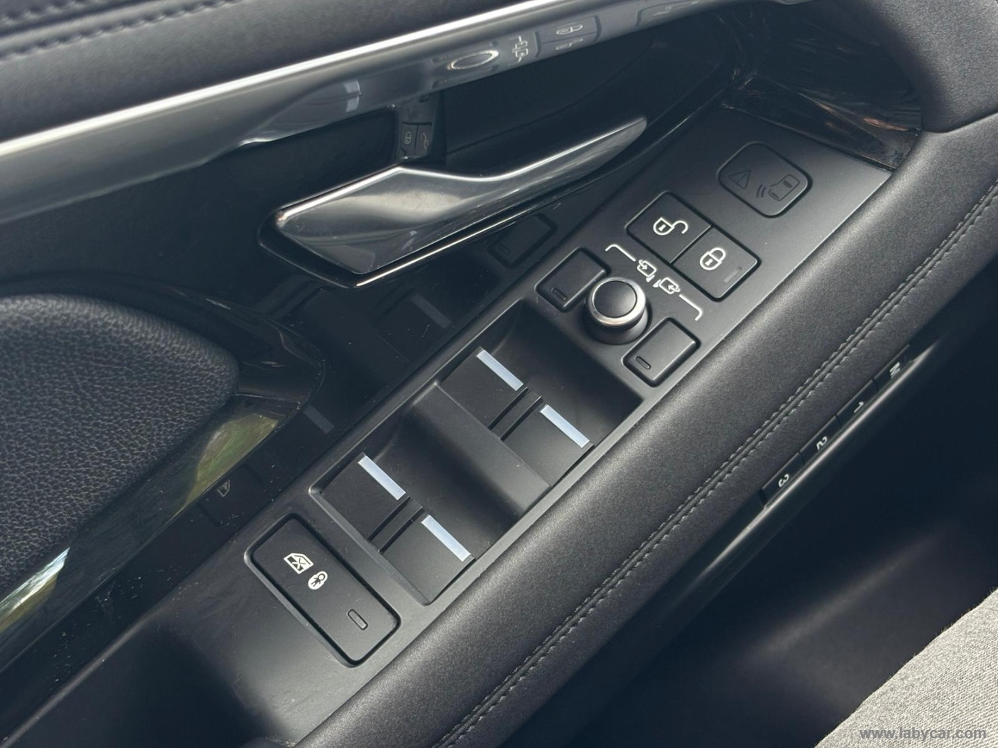 RR Evoque 2.0D L.Flw 150 AWD Auto SE - immagine 24