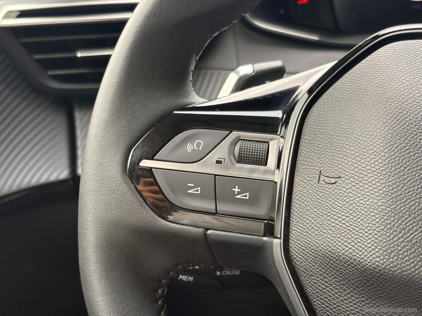 Peugeot 208 Hybrid 110 e-DCS6 Allure - Immagine 24
