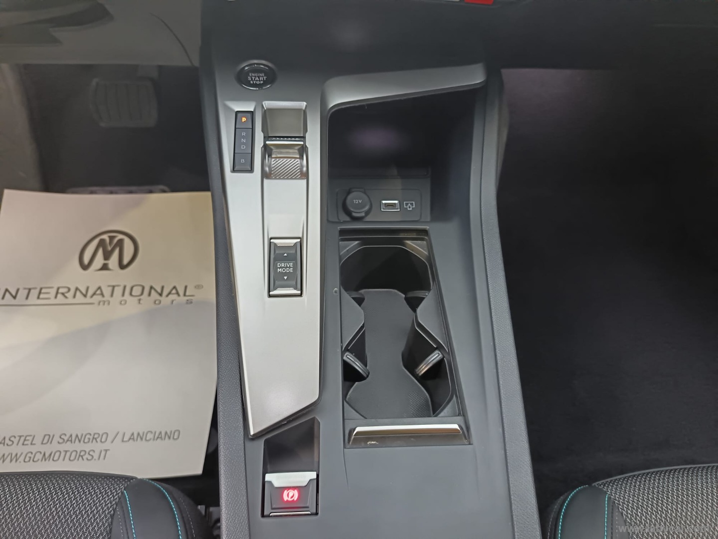 Peugeot 408 Plug-in Hybrid 225 e-EAT8 Allure - Immagine 24