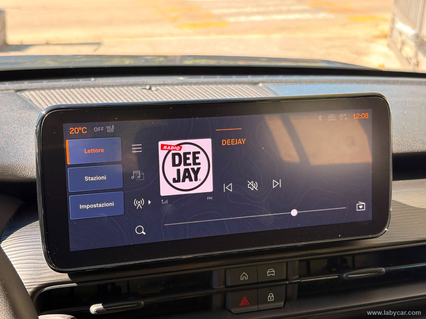 Jeep Avenger 1.2 Turbo Altitude - Immagine 24