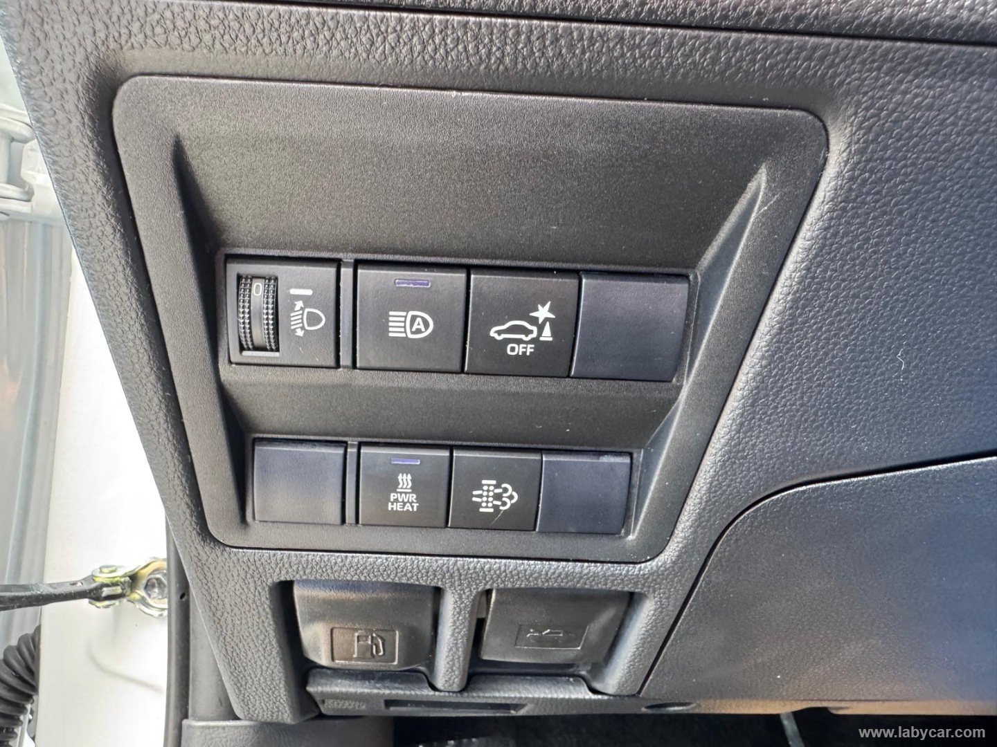 Toyota Hilux 2.8 D-4D 48V A/T 4WD DC Hilux - Immagine 24