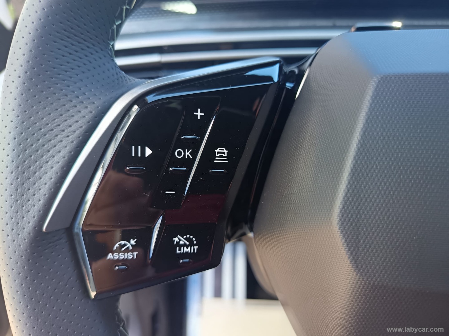 Peugeot 3008 Hybrid 145 e-DCS6 GT - Immagine 24