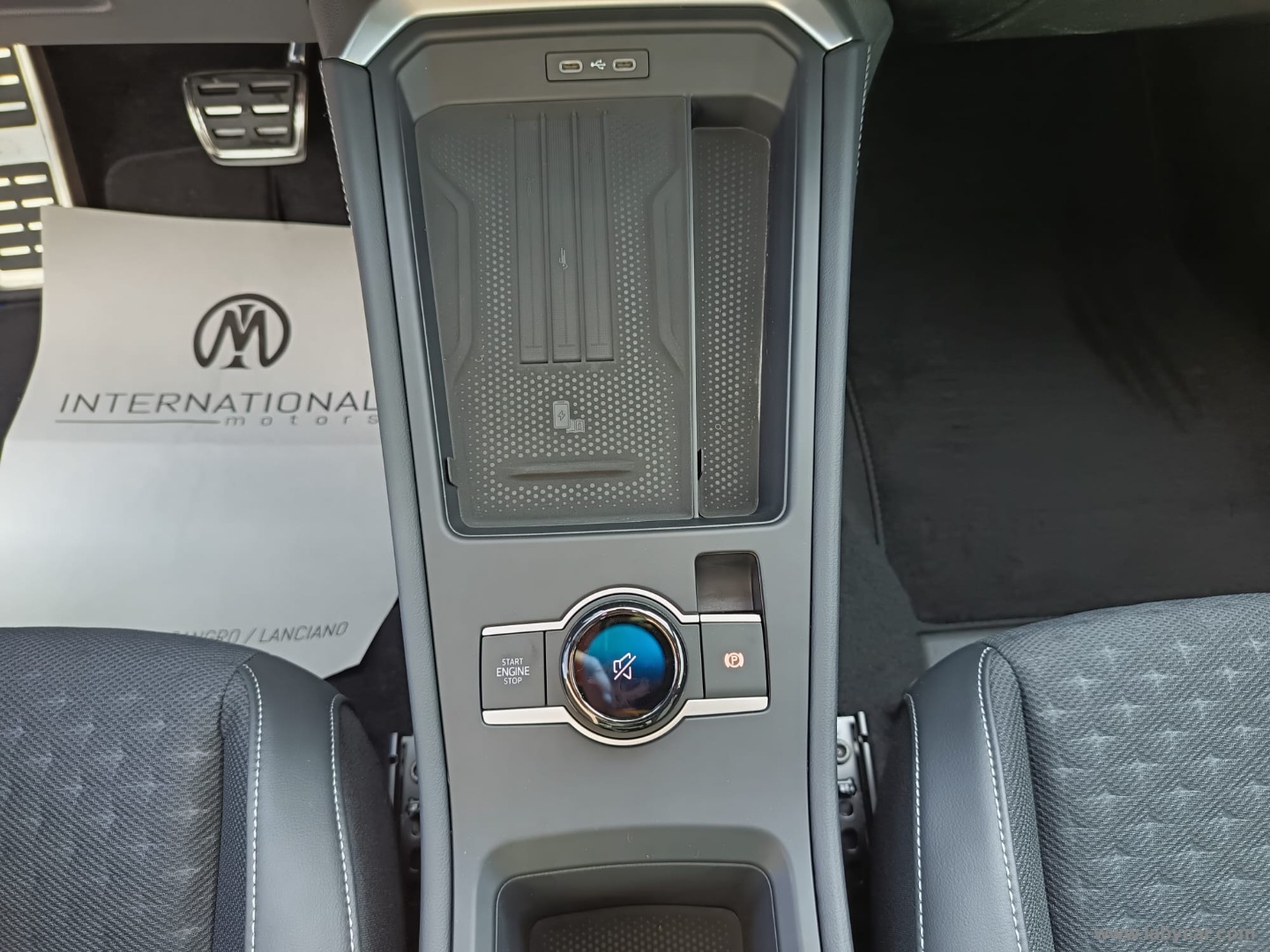 Volkswagen T-Roc 1.5 eTSI ACT 150 CV DSG R-Line - Immagine 24