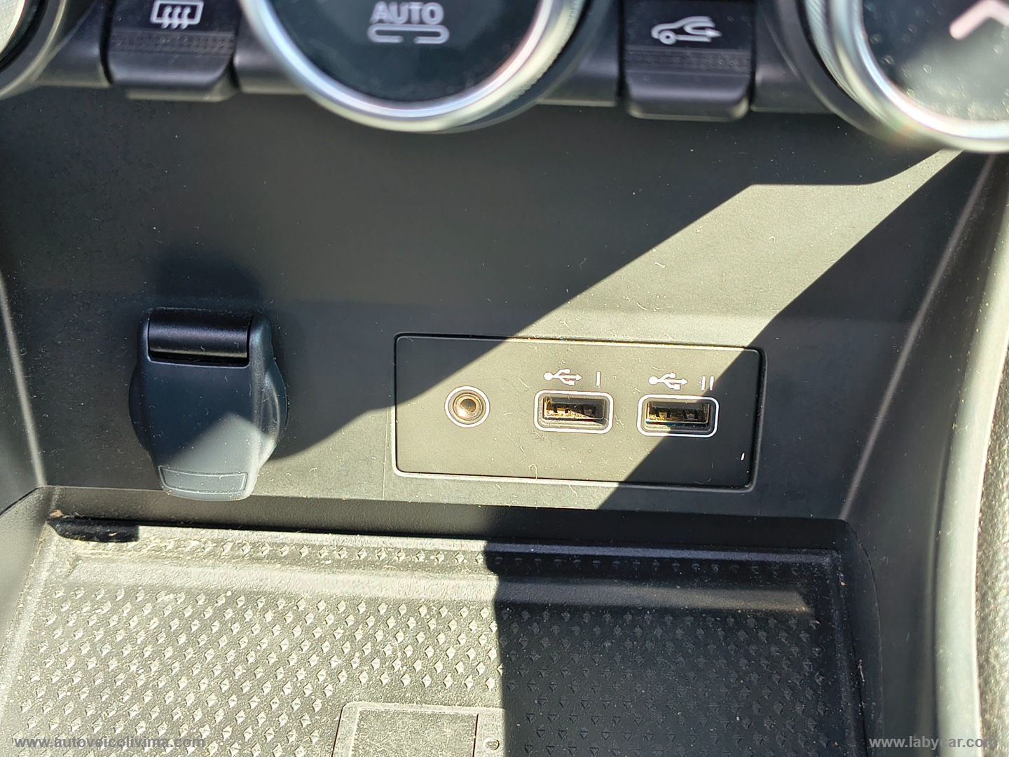 Captur TCe 100 CV GPL Techno TETTO APRIBILE - immagine 24