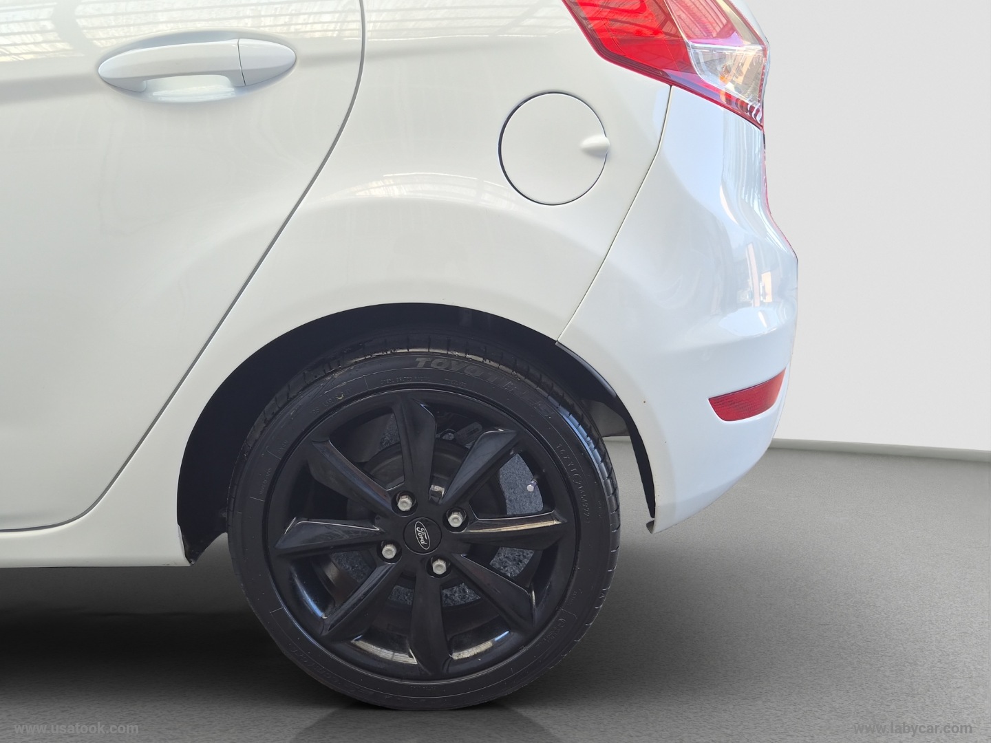 Fiesta 1.0 EcoB. 100CV 5p. Bl.&White Ed. ADATTA ANCHE A NEOPATENTATI - immagine 24