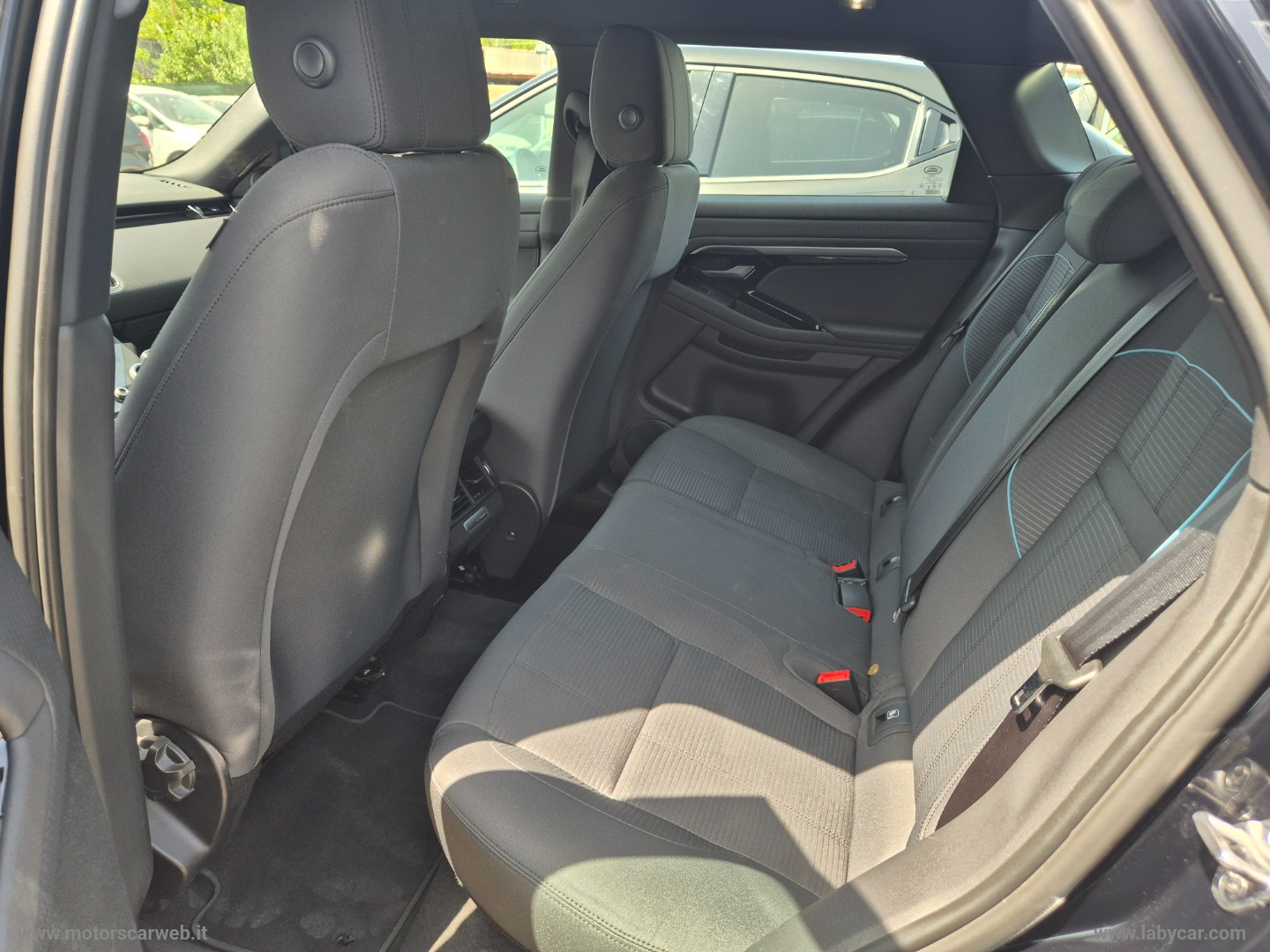 RR Evoque 2.0D I4 MHEV R-DYNAMIC AWD 150CV AUTO - immagine 24