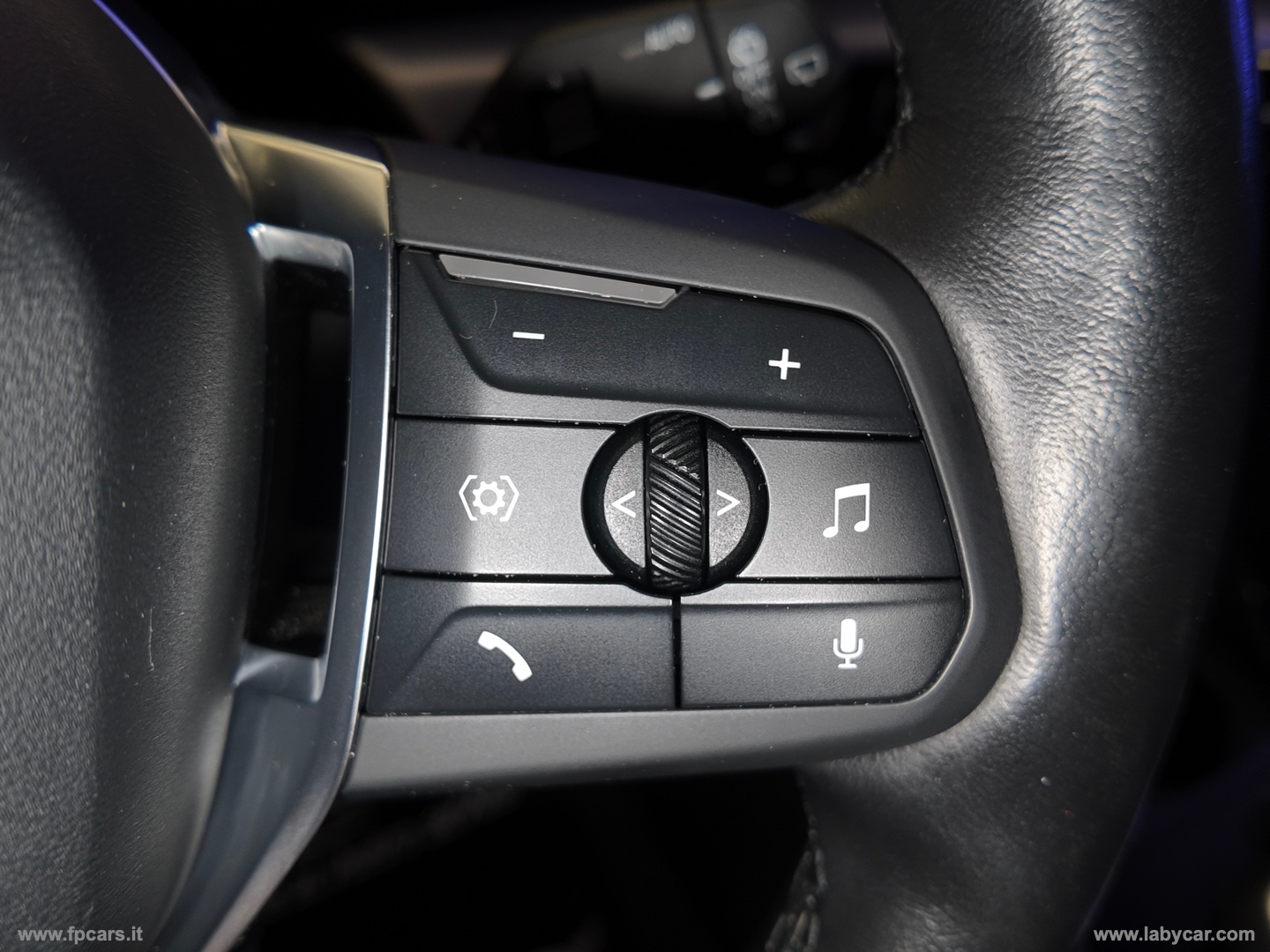 218d Active Tourer Luxury - immagine 24