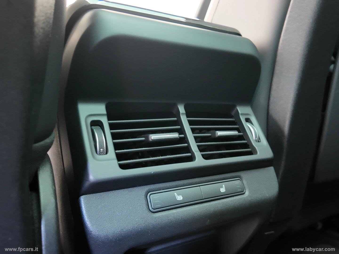 RR Evoque 2.0D I4 204 CV AWD Aut R-D.HSE - immagine 24