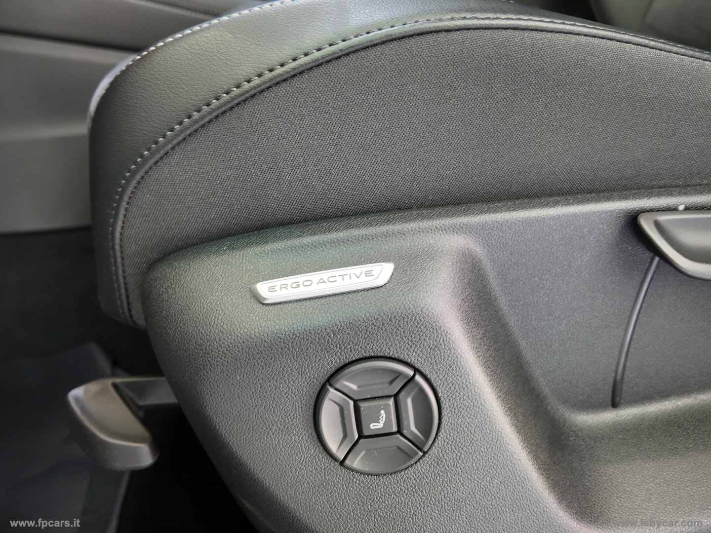 Tiguan 2.0 TDI 150 CV DSG Elegance - immagine 24