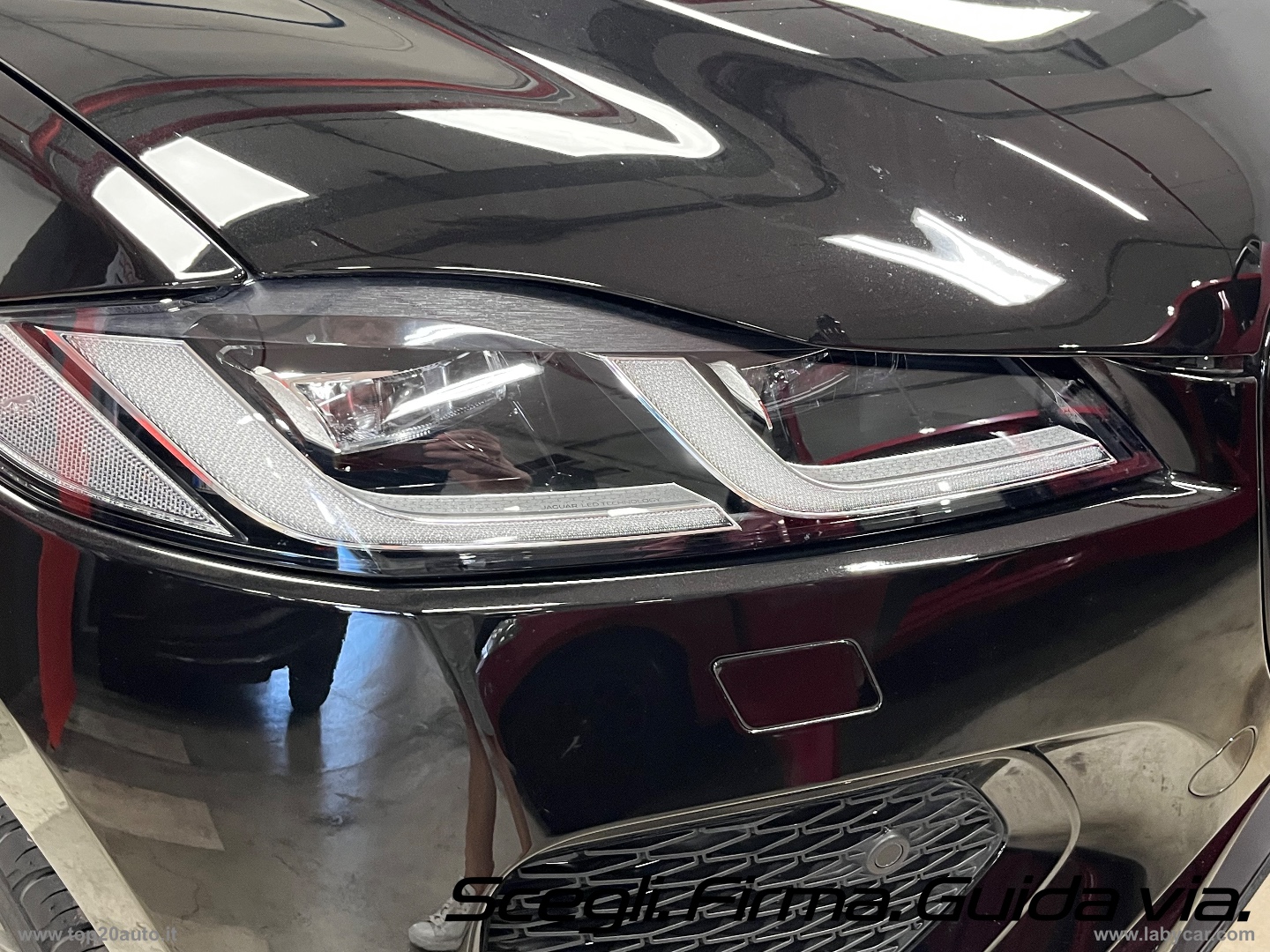 F-Pace 2.0 250 CV AWD aut. R-Dyn. Black EDITION - immagine 24