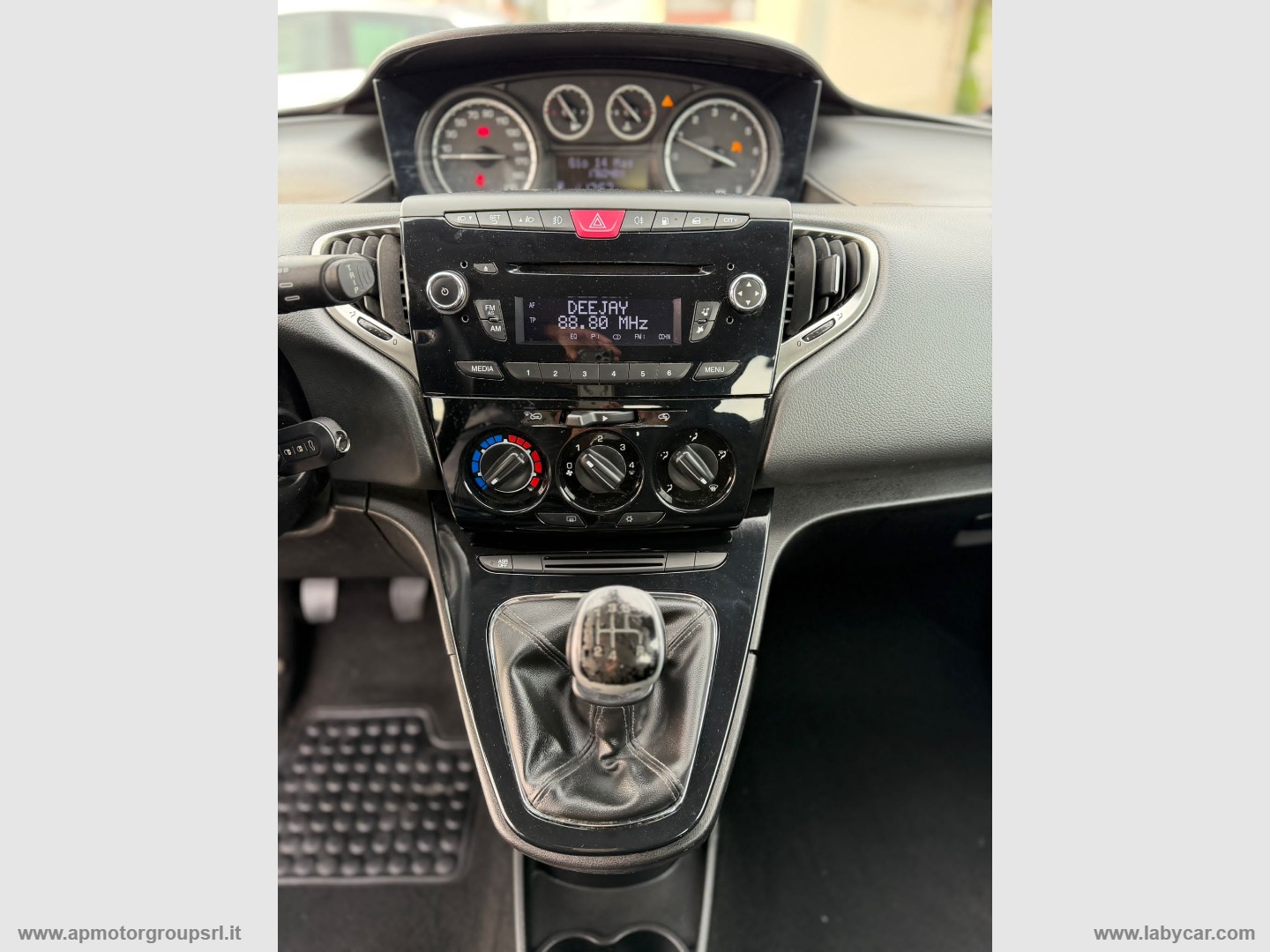 Ypsilon 0.9 T.Air 85CV 5p. Met.Ec. Gold - immagine 24