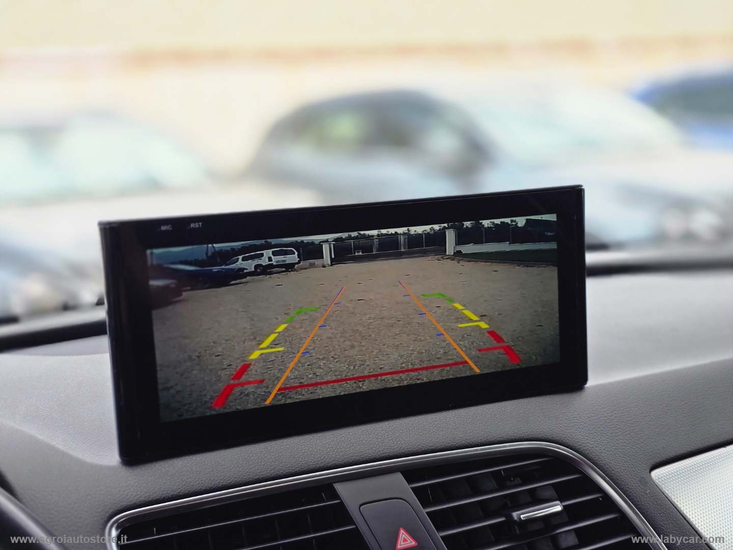 Q3 2.0 TDI Business - immagine 24