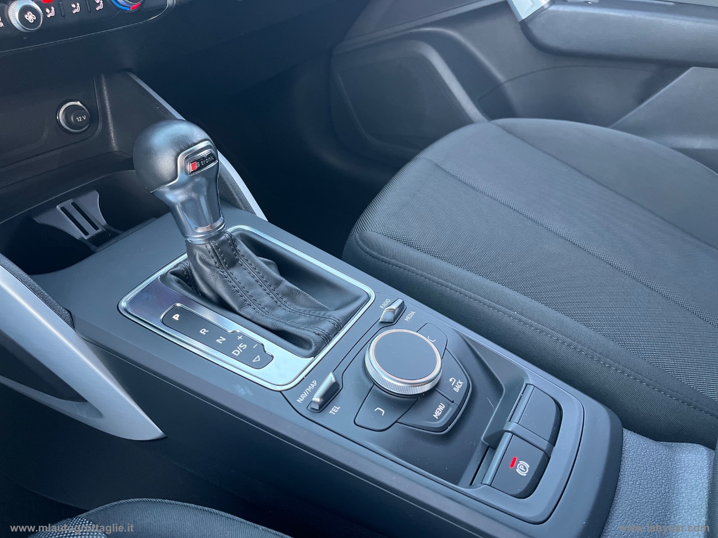 Q2 30 TDI S tronic Business Design - immagine 24