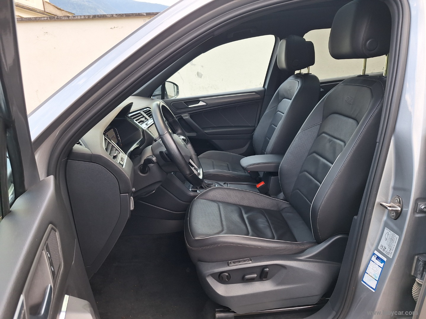 Tiguan Allsp. 4MOTION R-LINE TETTO PELLE - immagine 24