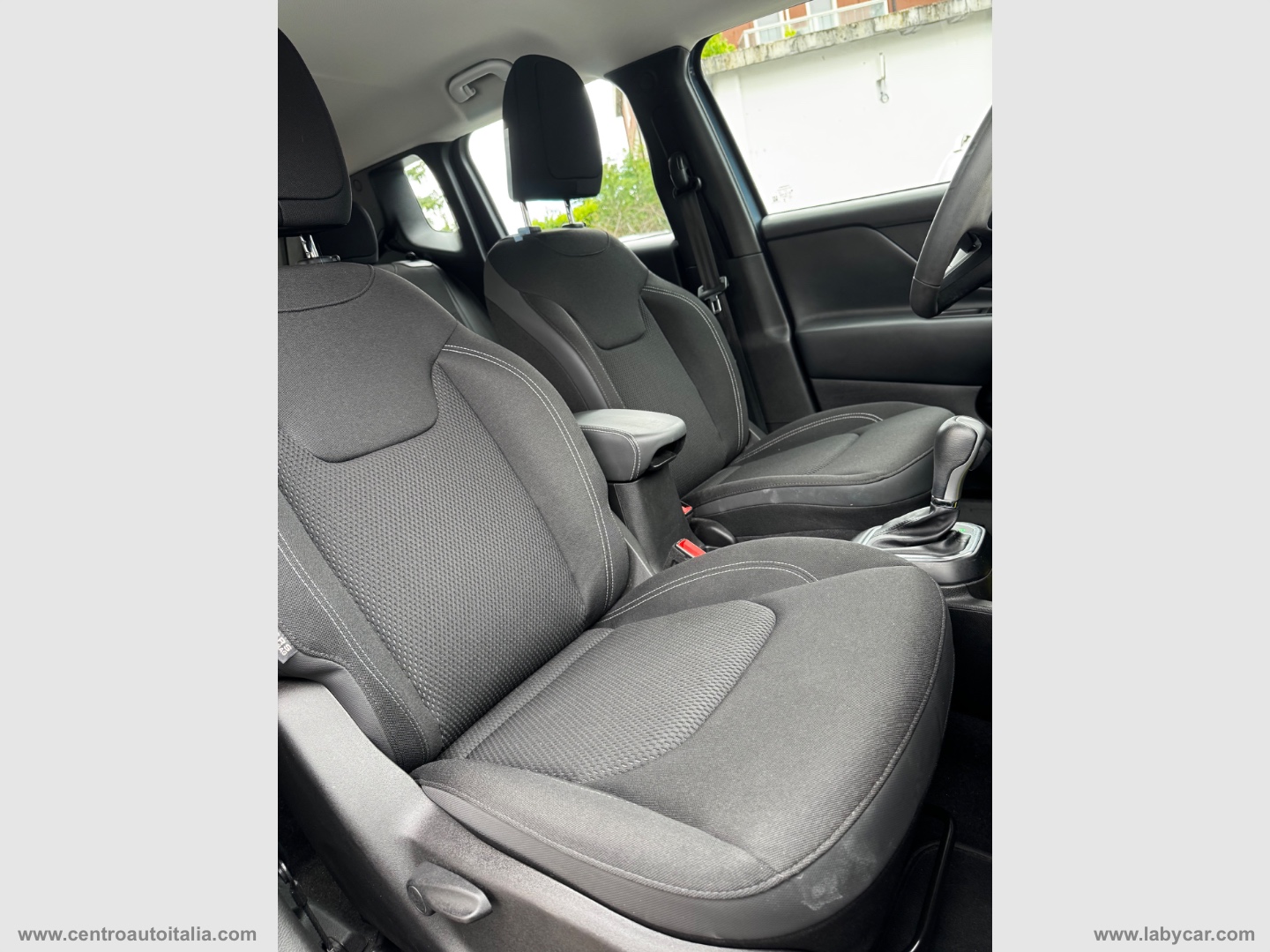 Renegade 1.5 T4 MHEV Altitude - immagine 24