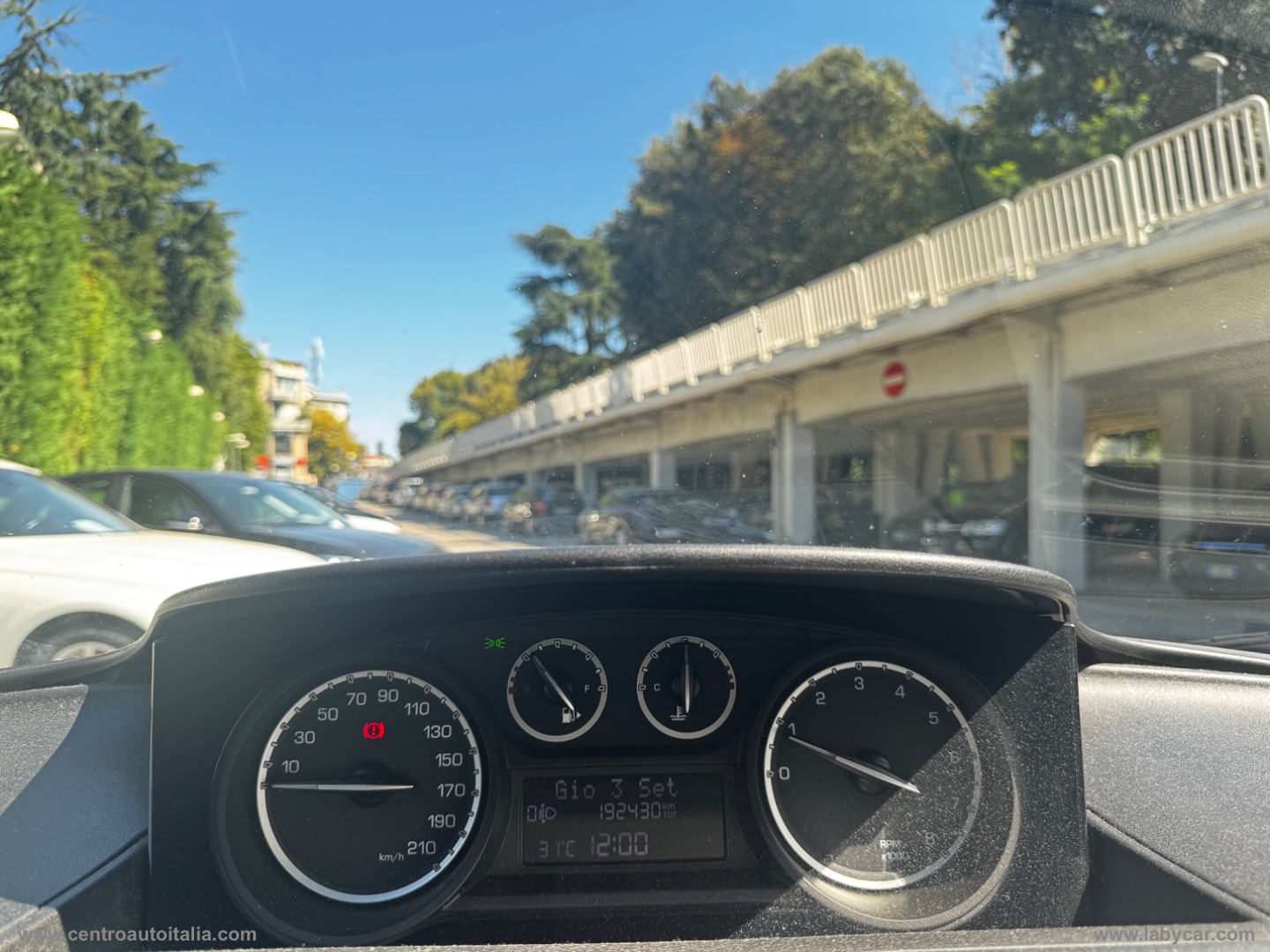 Ypsilon 0.9 T.Air 85 CV 5p. S&S Silver - immagine 24
