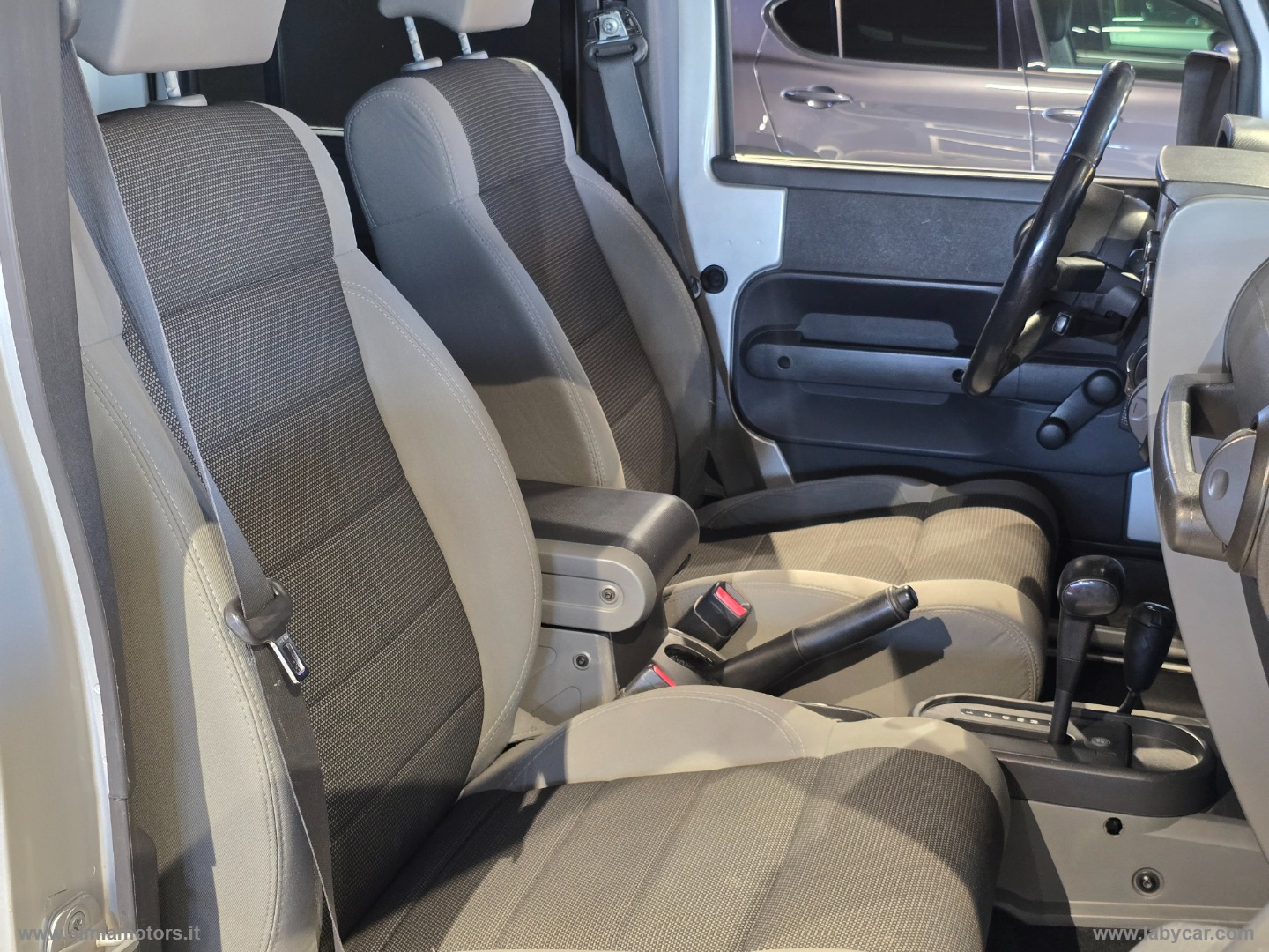 Wrangler Unlimited 2.8 CRD Sport Auto - immagine 24