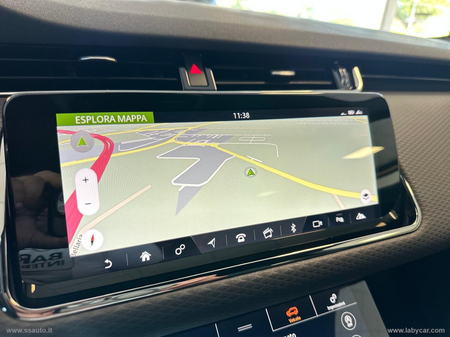 RR Evoque 2.0D L.Flw 150 AWD R-Dyn.HSE TAGLIANDI CERTIFICATI!! - immagine 24