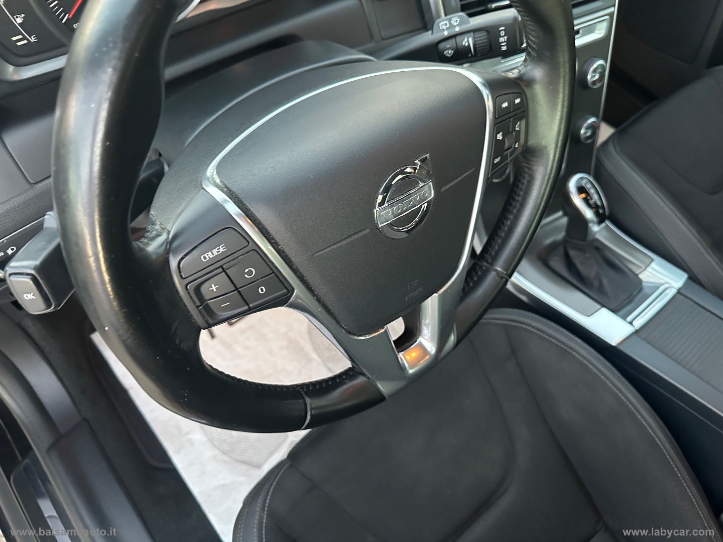 XC60 AWD 2.4D Momentum - immagine 25