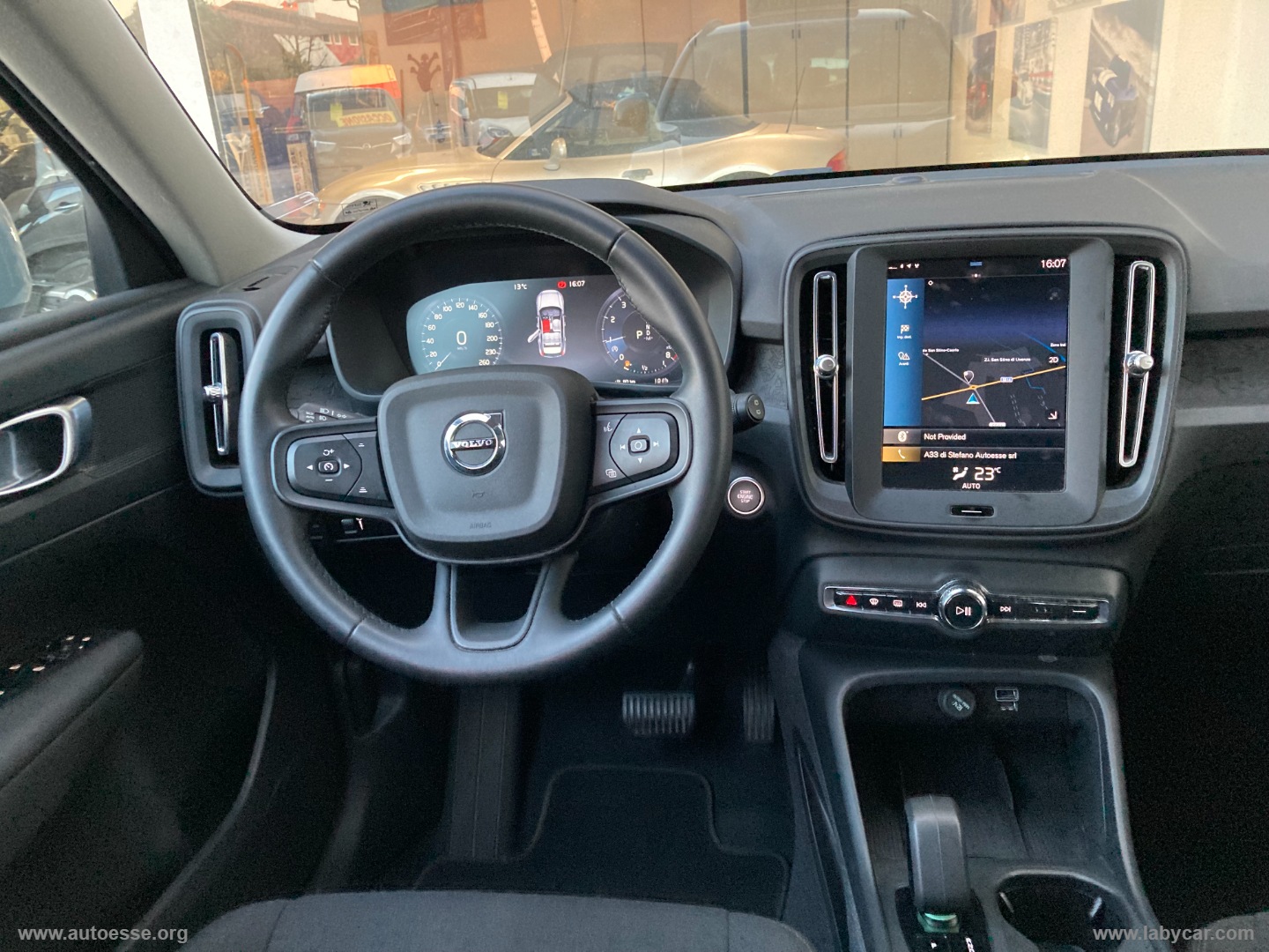 XC40 T2 automatico Essential - immagine 25