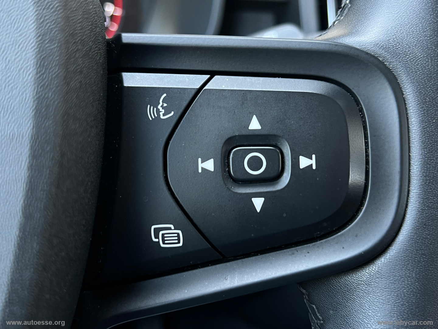 XC40 T2 automatico Essential - immagine 25