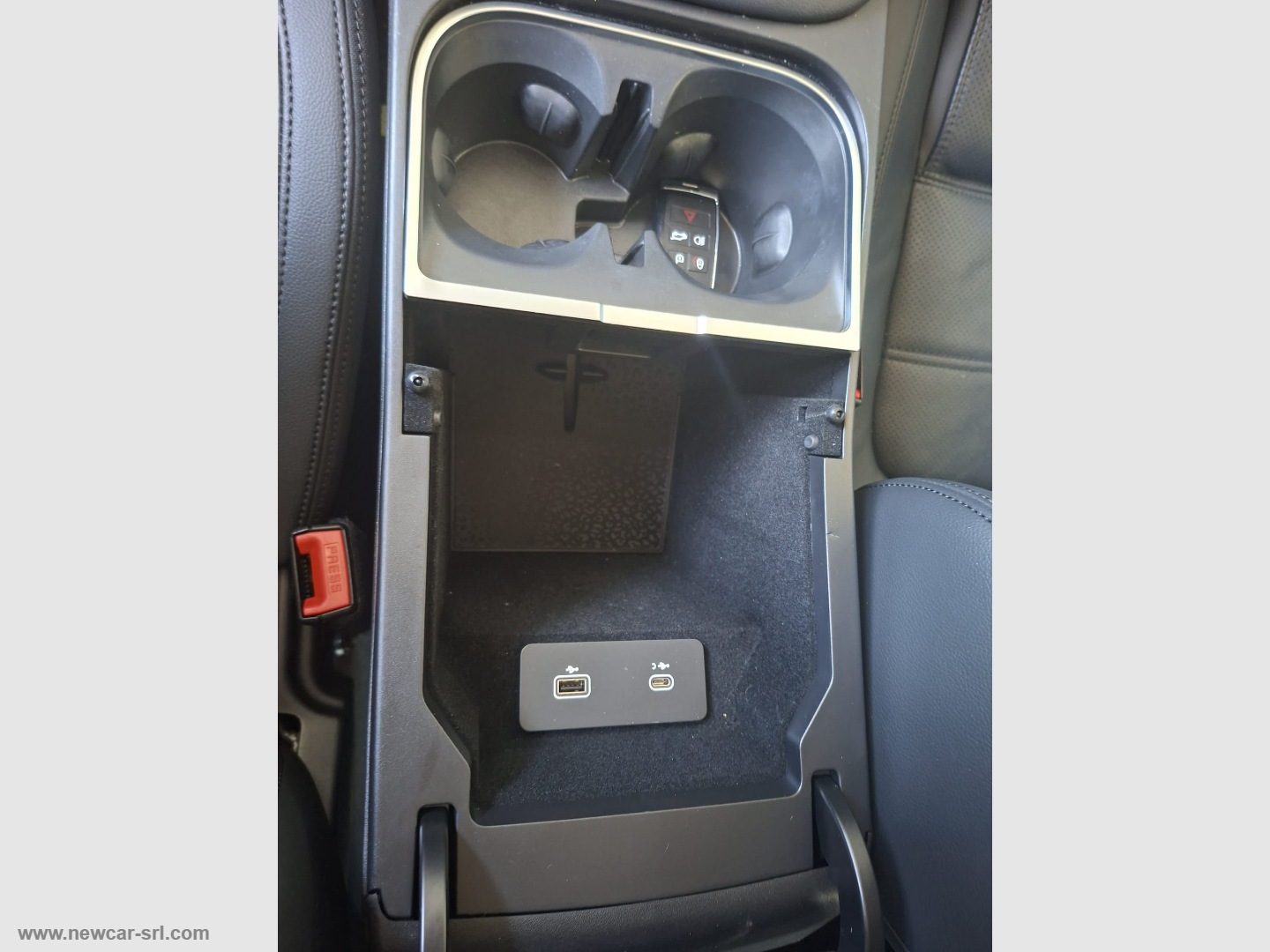 E-Pace 2.0D I4 163 CV AWD Auto - immagine 25