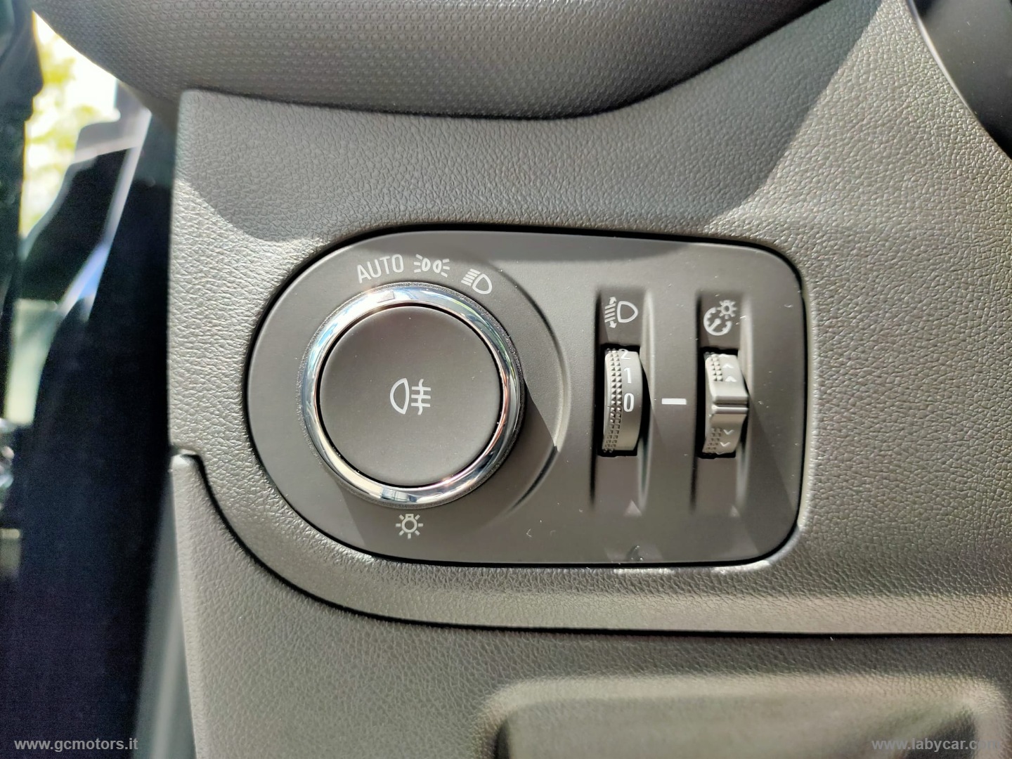 Opel Crossland Crossland 1.2 T. 12V 130CV aut.S&S Eleg. - Immagine 25