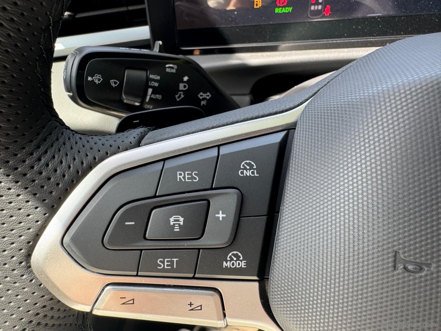 Volkswagen T-Roc 1.5 eTSI ACT 150 CV DSG R-Line - Immagine 25