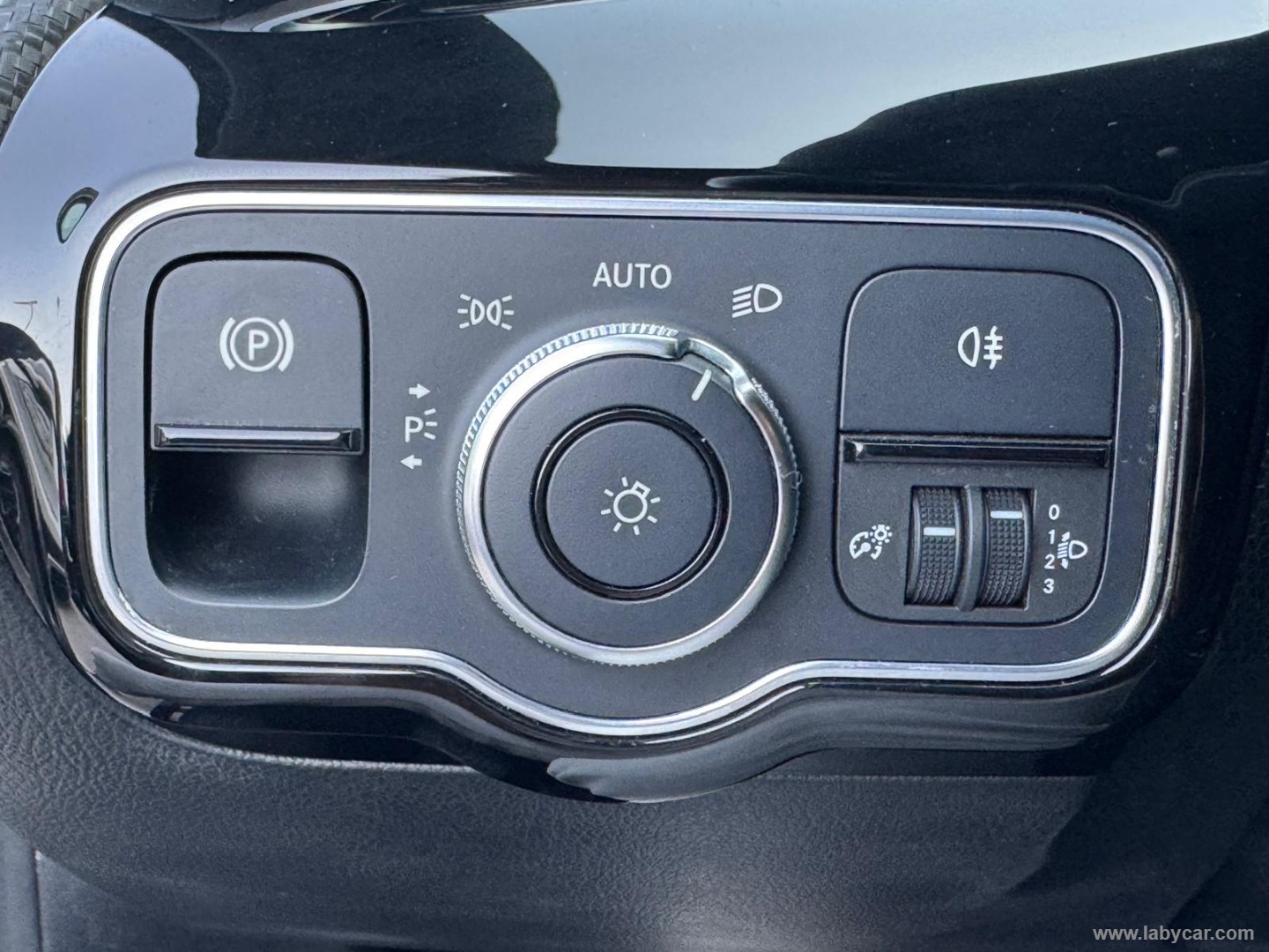 Mercedes-Benz Classe A A 180 d Automatic Business - Immagine 25